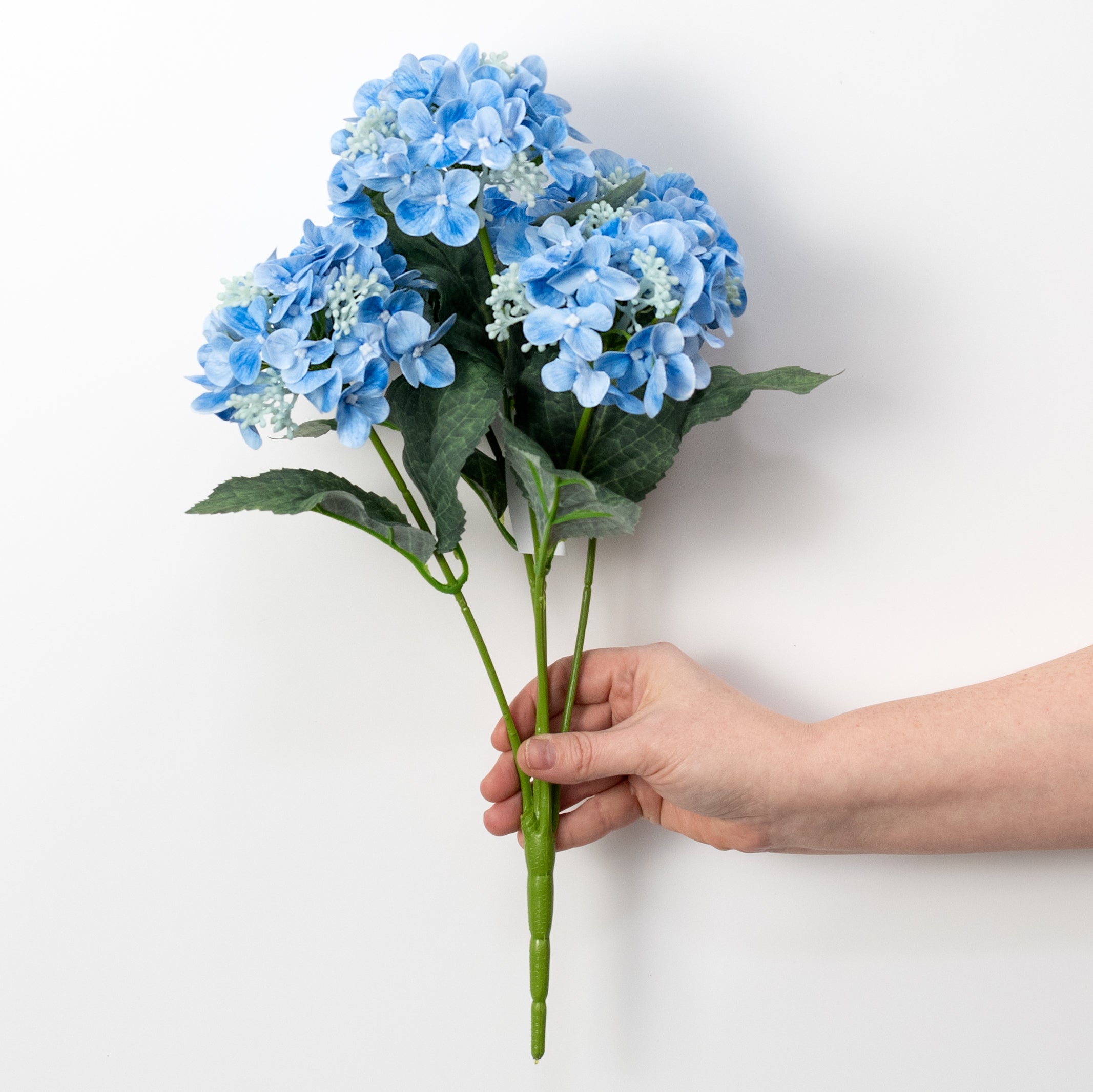 17" Hydrangea Bush: Blue (5 Stem)