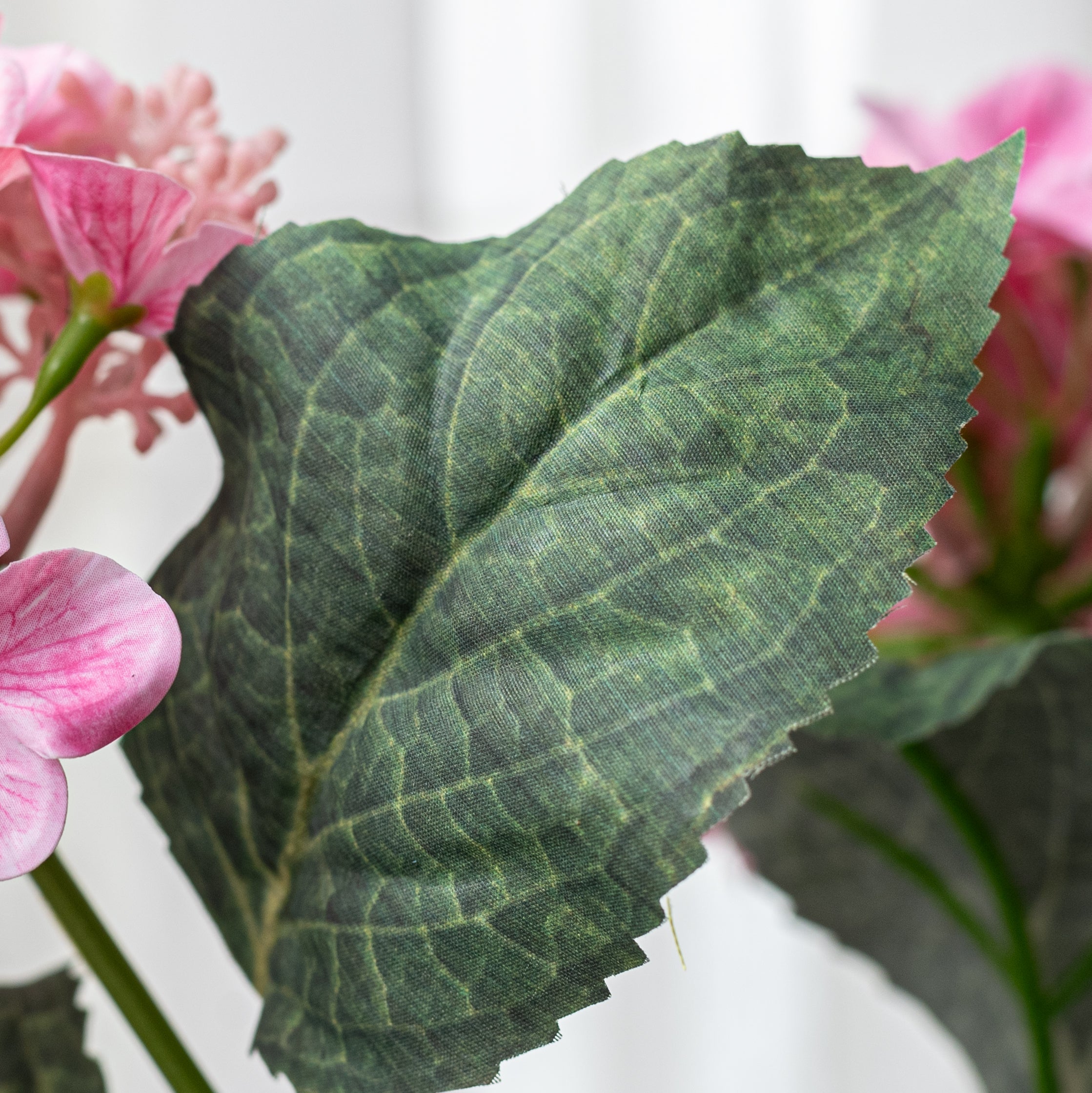 17" Hydrangea Bush: Pink (5 Stem)