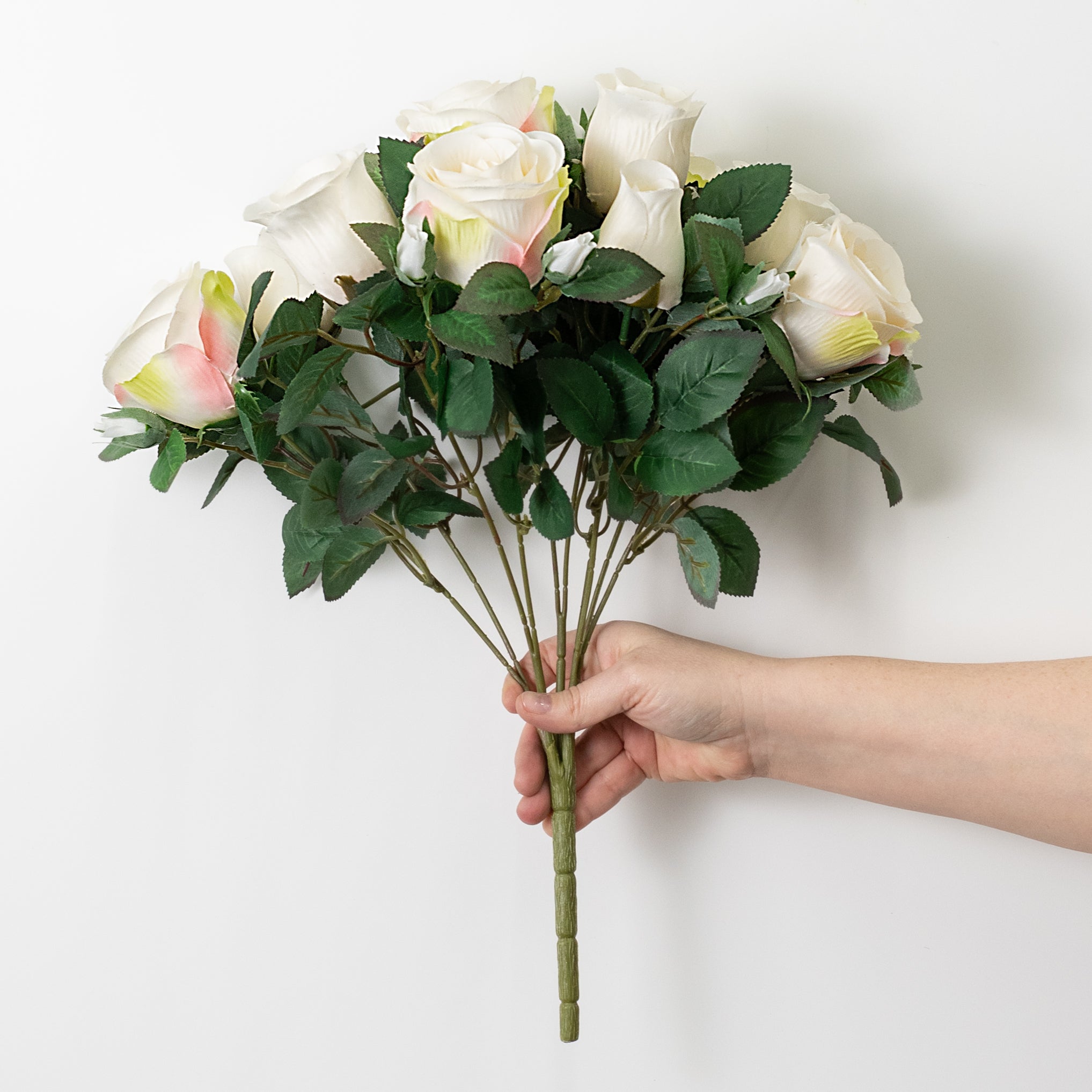 18" Harper Rose Bush: Cream (10 Stem)