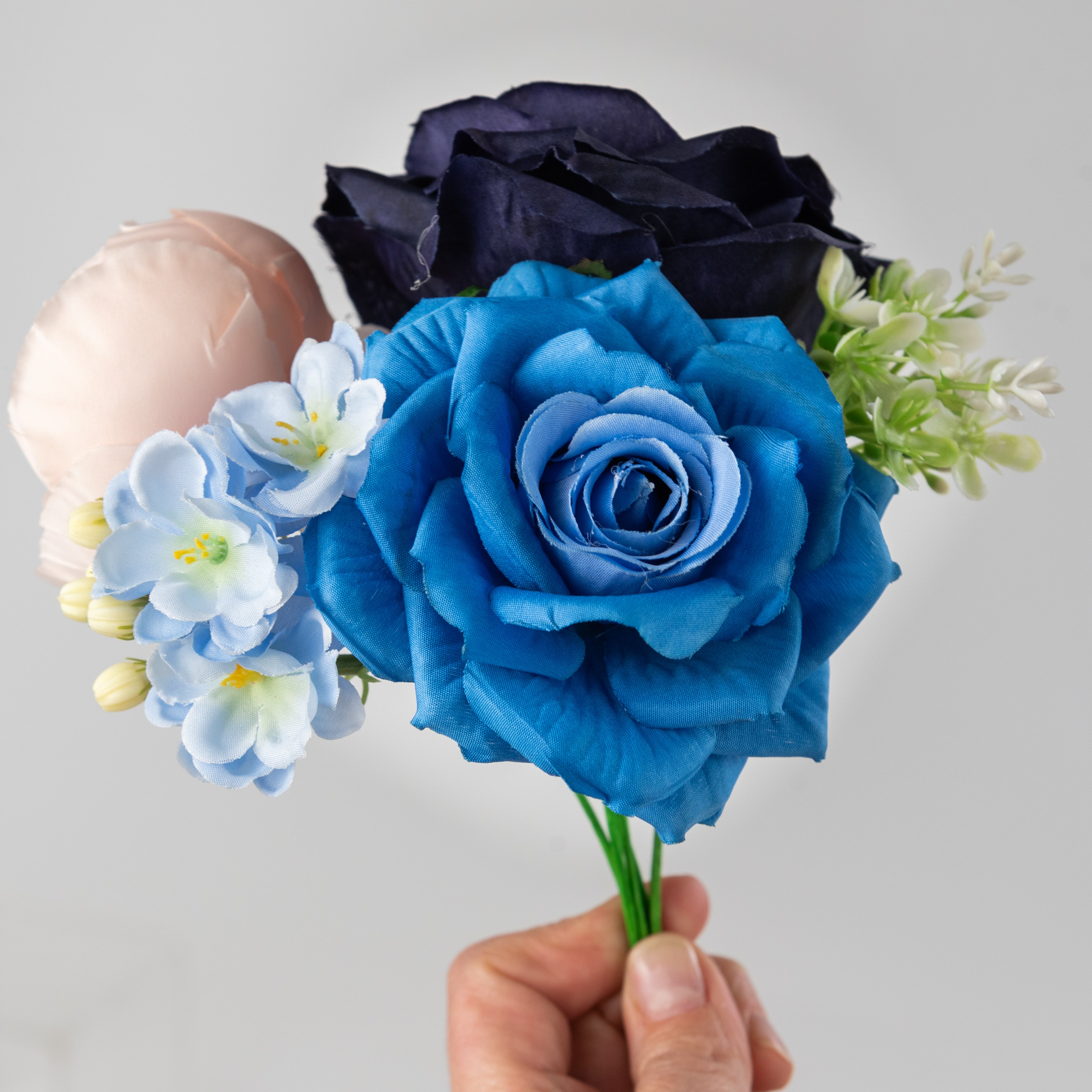Boxed Pick Mix: Blue Roses & Peonies (23 Stem)