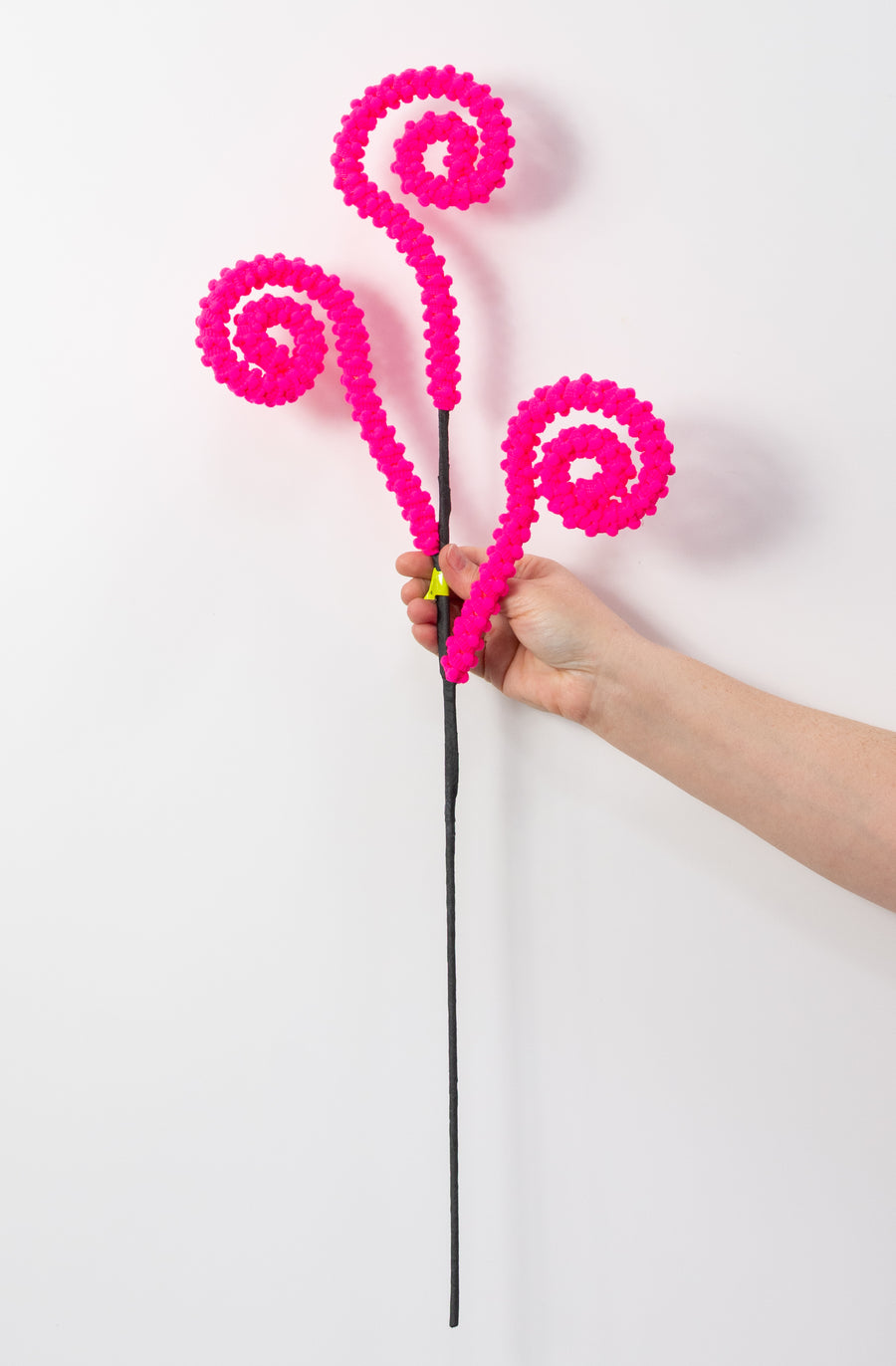 28" Puff Chenille Spiral Curly Spray: Neon Pink on Black
