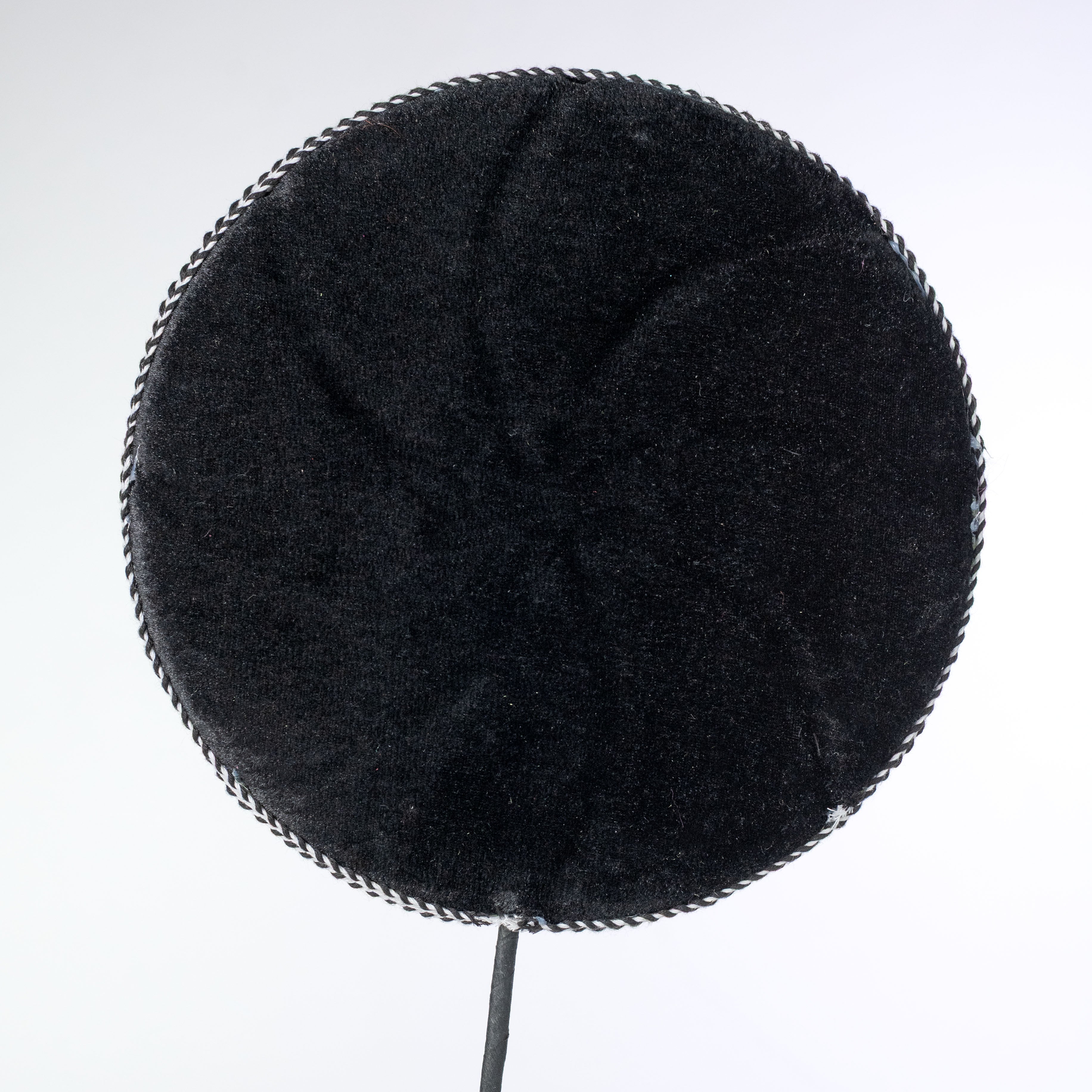 10" x 29" Velvet Lollipop Spray: Green & Black