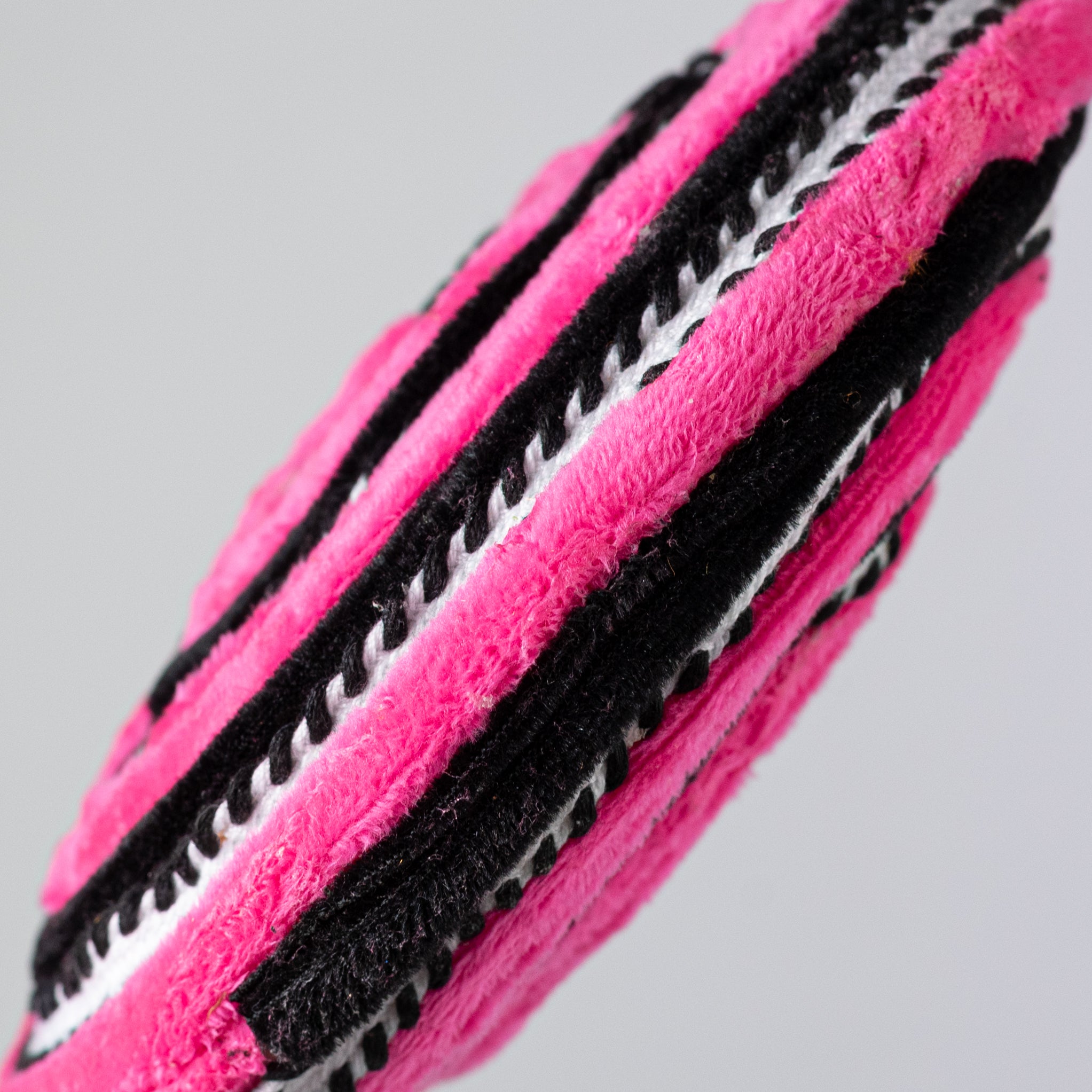 7" x 20" Velvet Lollipop Swirl Spray: Hot Pink & Black