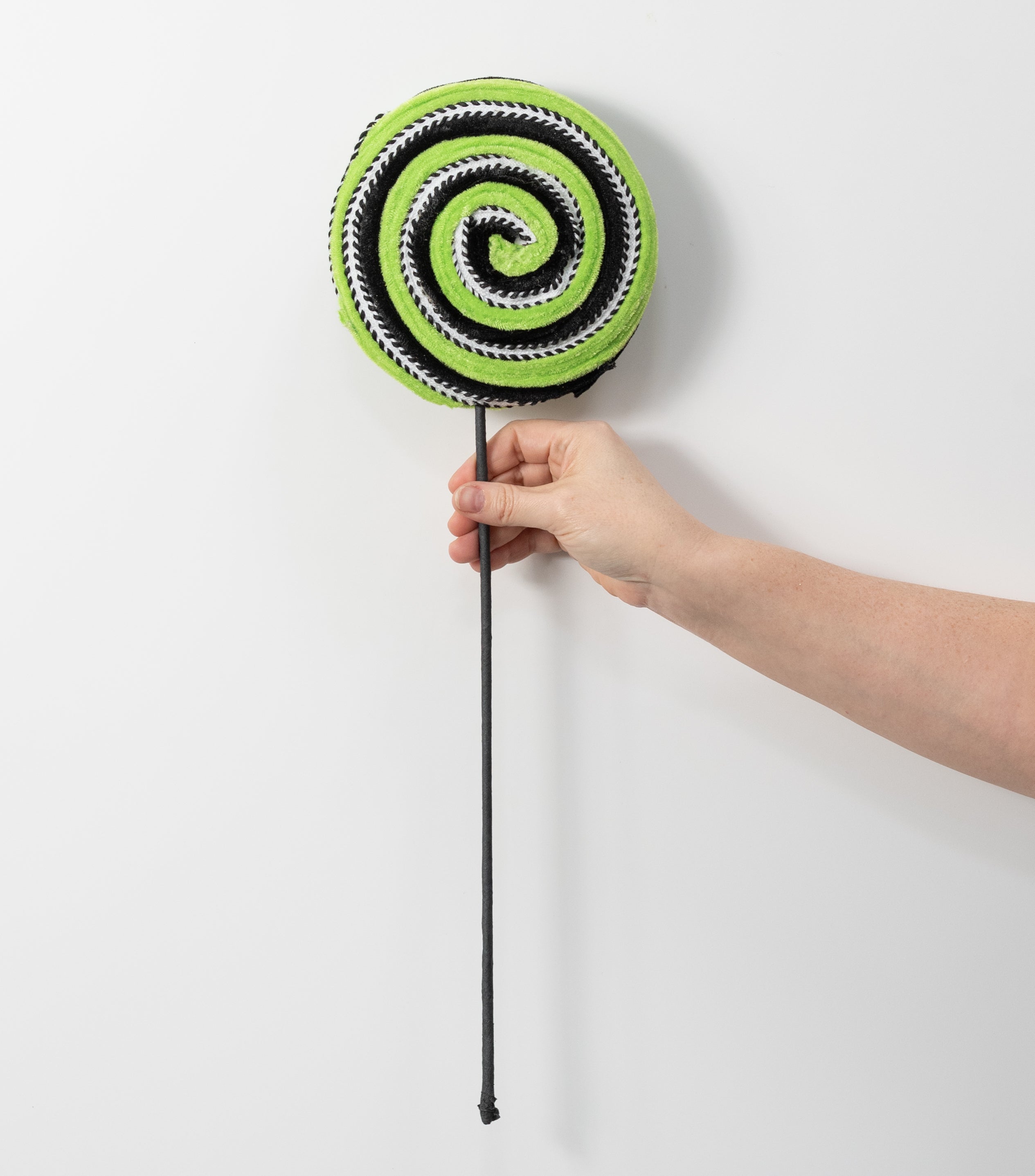7" x 20" Velvet Lollipop Swirl Spray: Green & Black