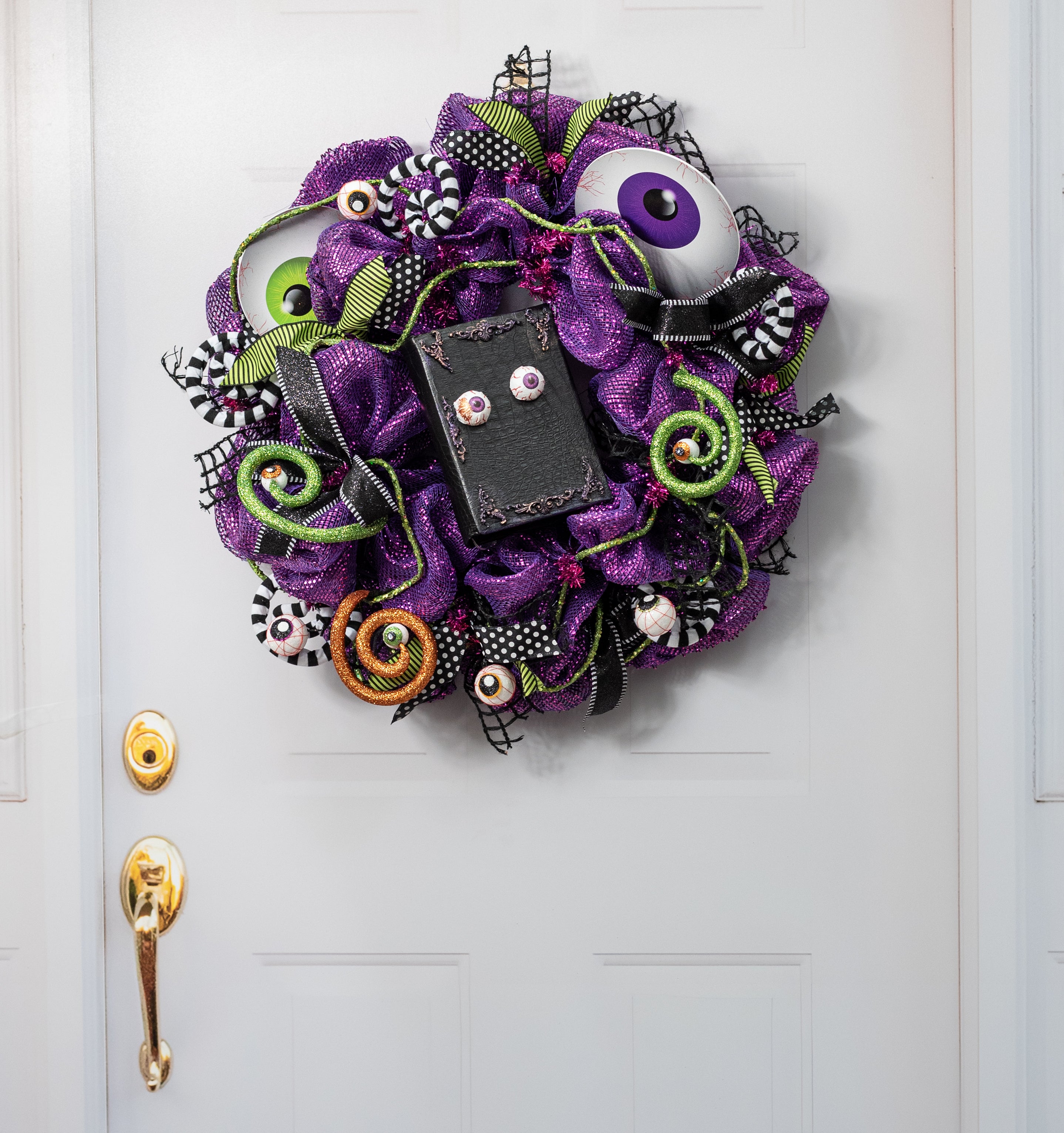 8.25" Spell Book with Eyeballs (Lights Require USB Power)