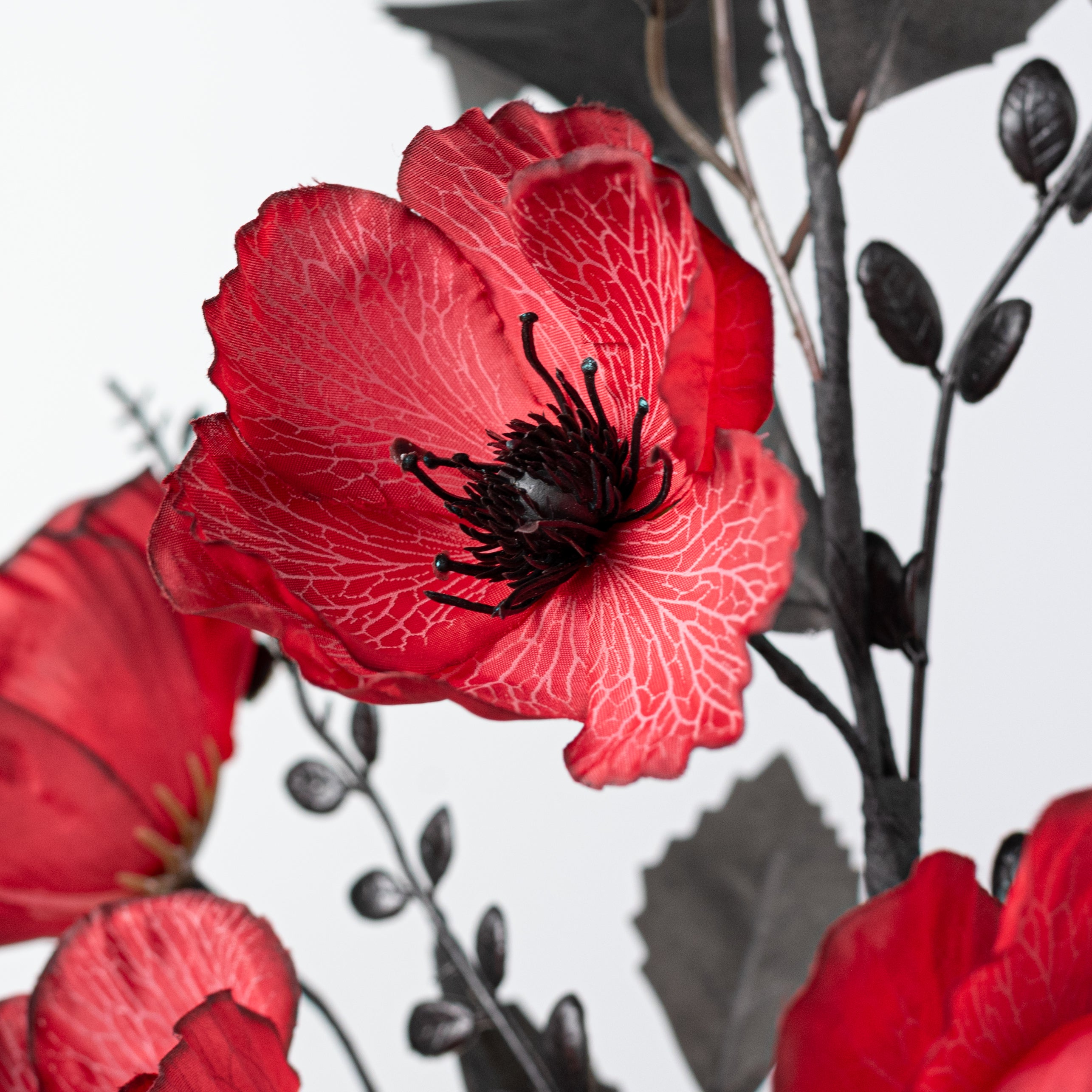 25" Poppy & Fern Spray: Red & Black