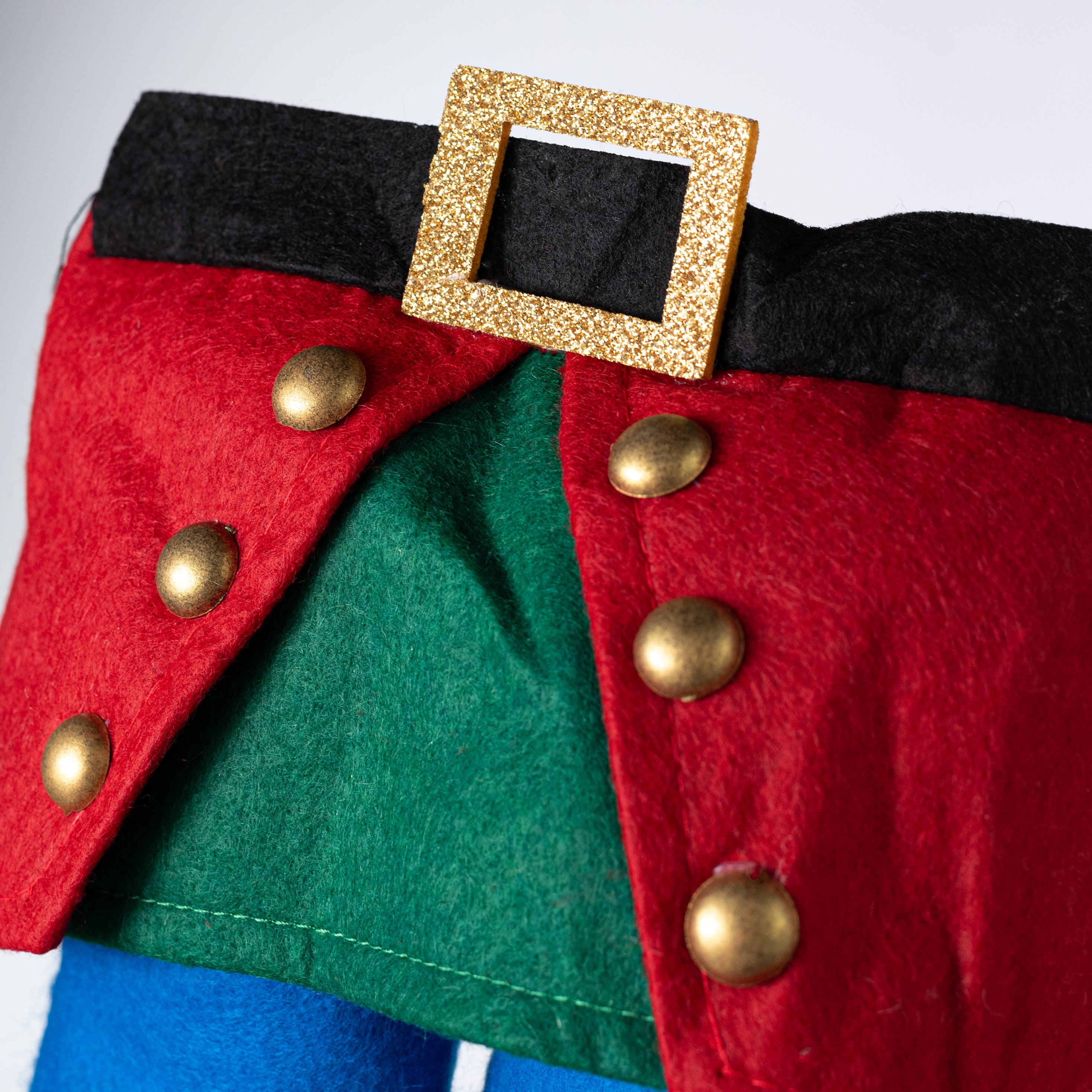 33" 2-Piece Traditional Nutcracker Wreath Decor Kit: Dark Skin
