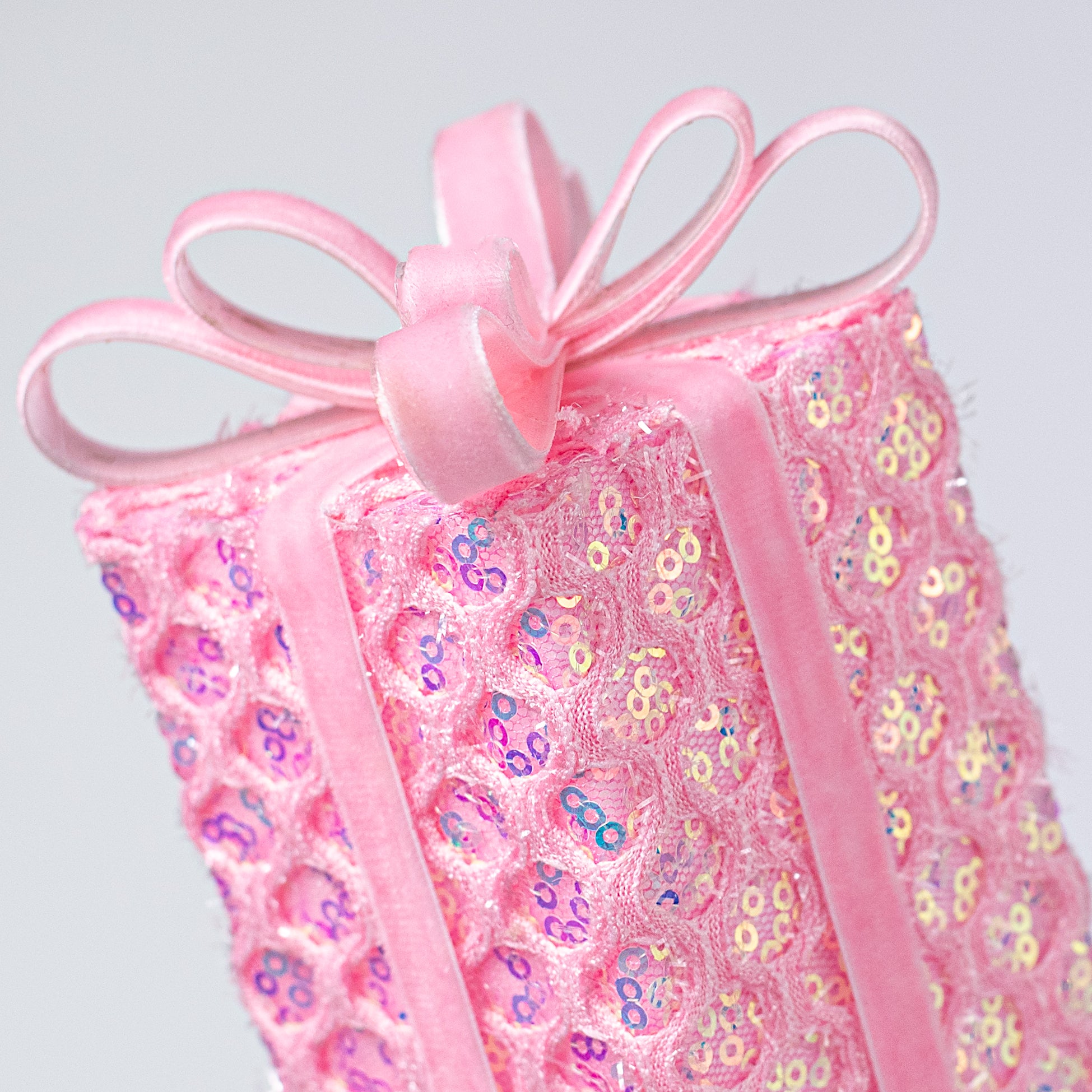 28" Mesh Sequin Gift Box Spray: Iridescent Pink