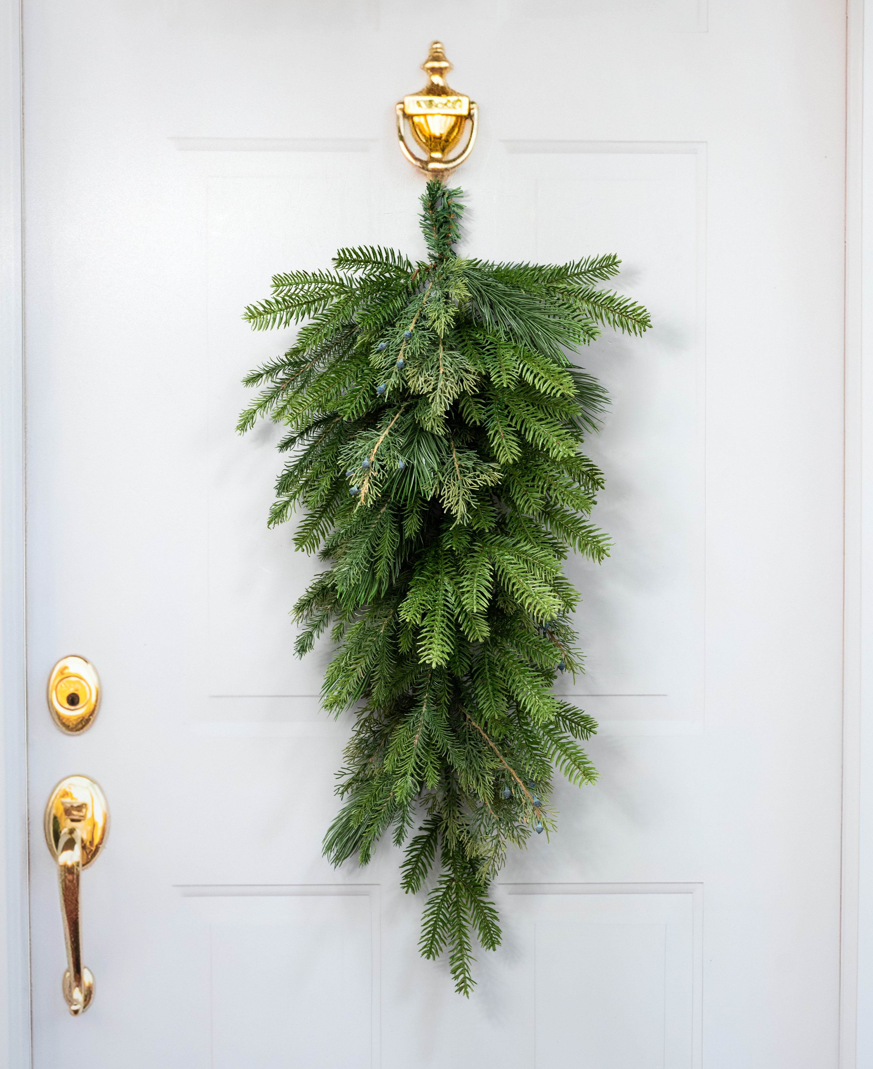 32" Belgium Pine Teardrop Swag: Evergreen (35 Tips)