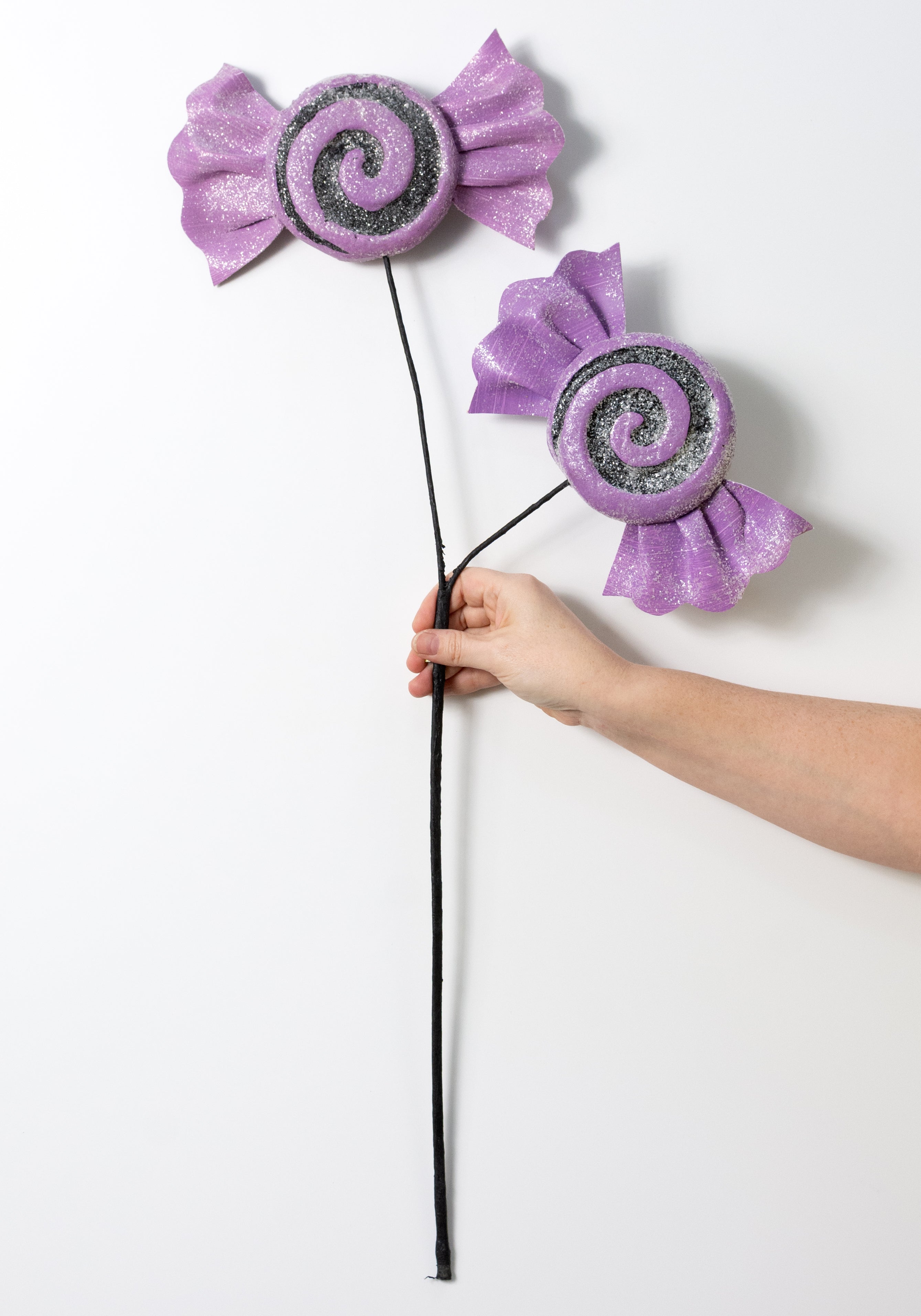28" Swirl Candy Spray: Purple & Black