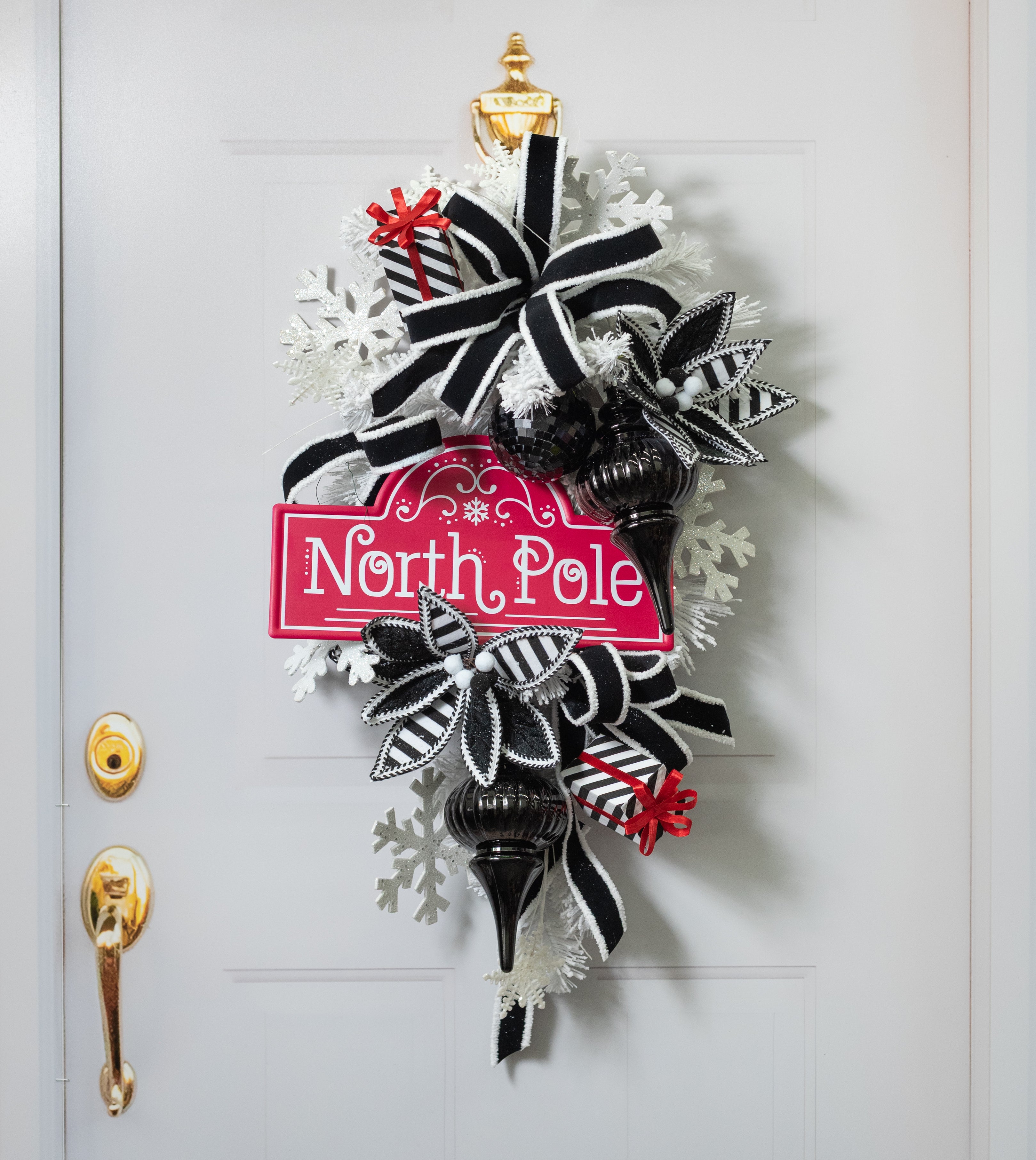 15" Embossed Metal Sign: North Pole Street Sign