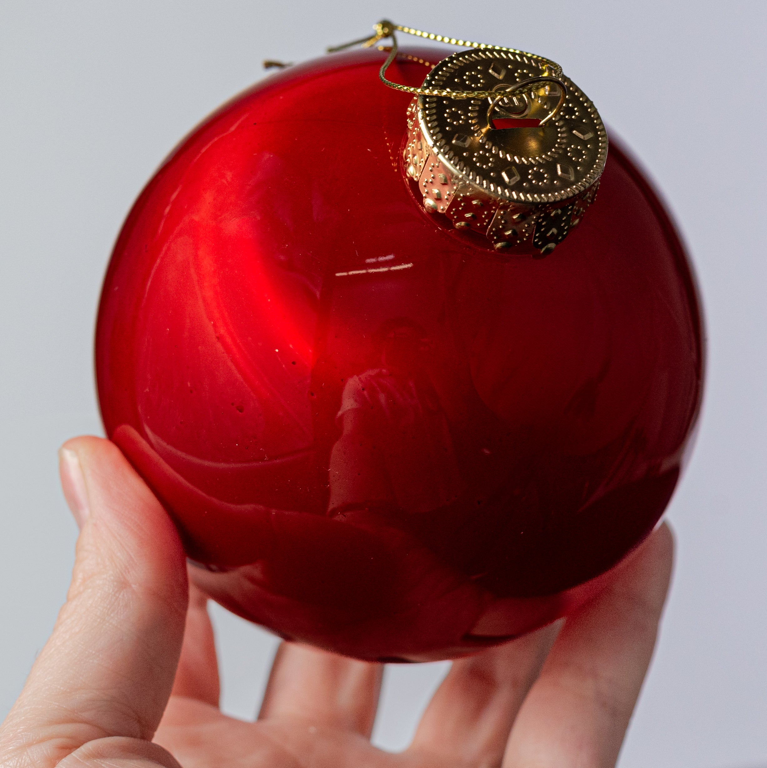 100mm Lacquered Glass-Look Shatterproof Ornament: Red