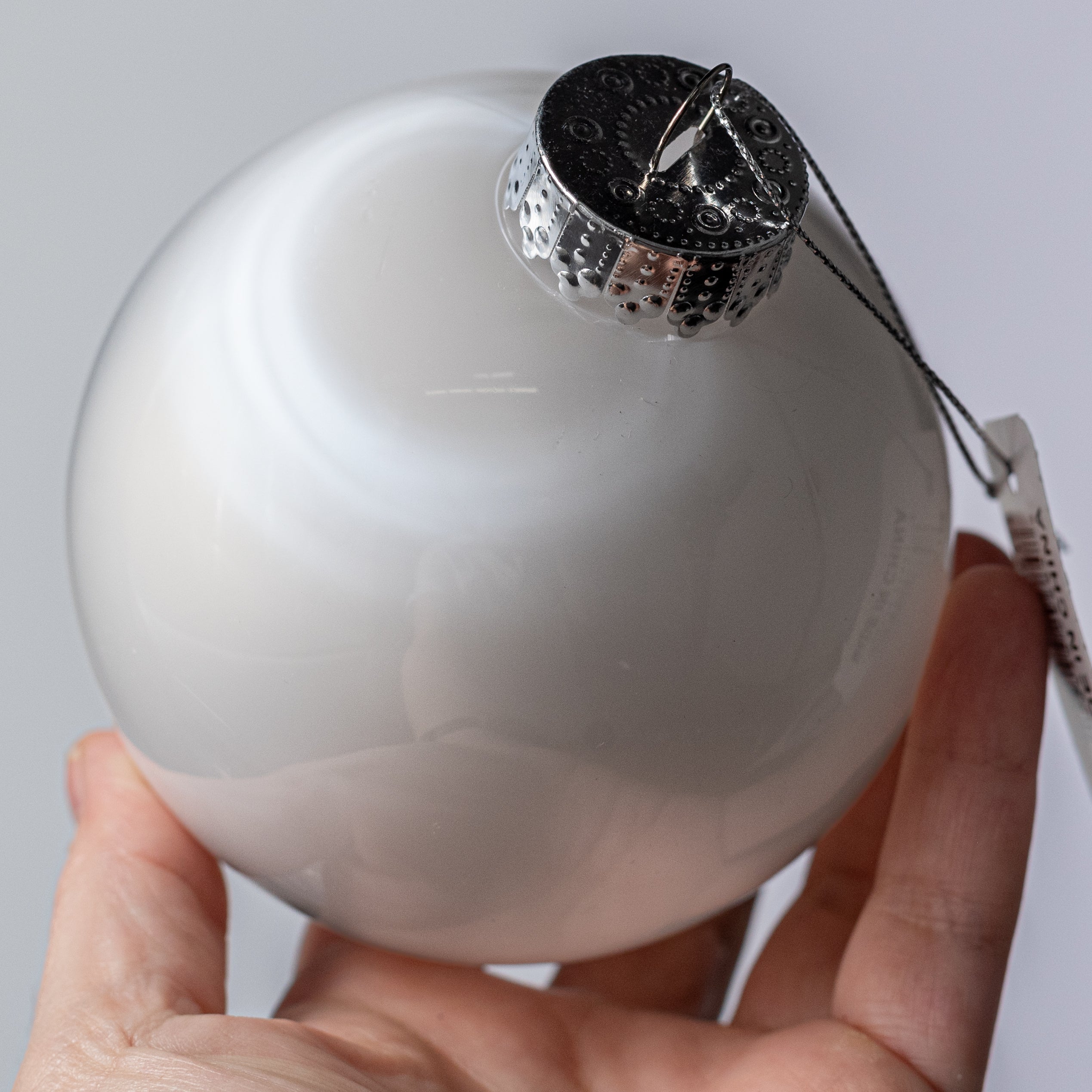 100mm Lacquered Glass-Look Shatterproof Ornament: White