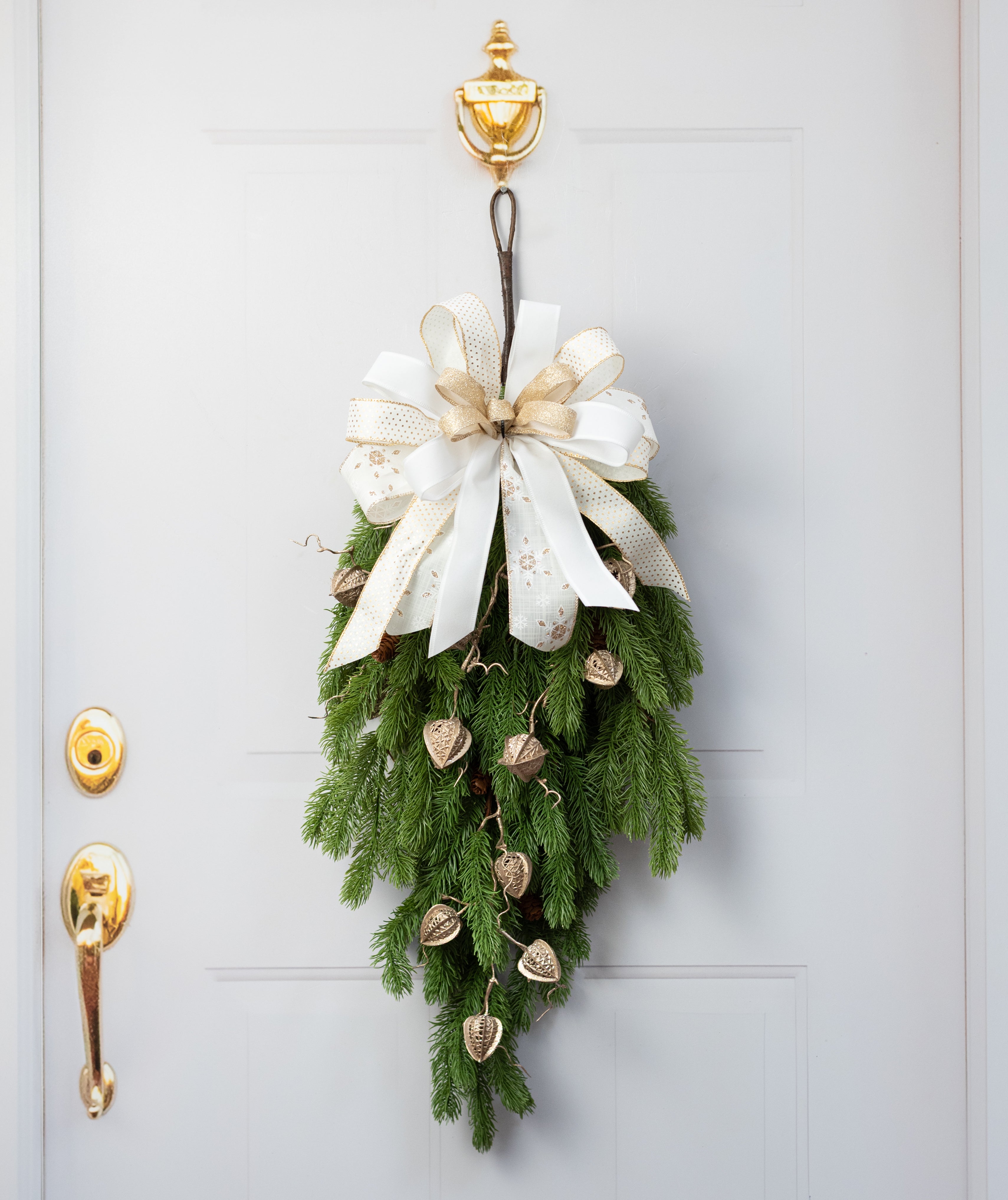 36" Sitka Pine & Pinecone Teardrop: Evergreen