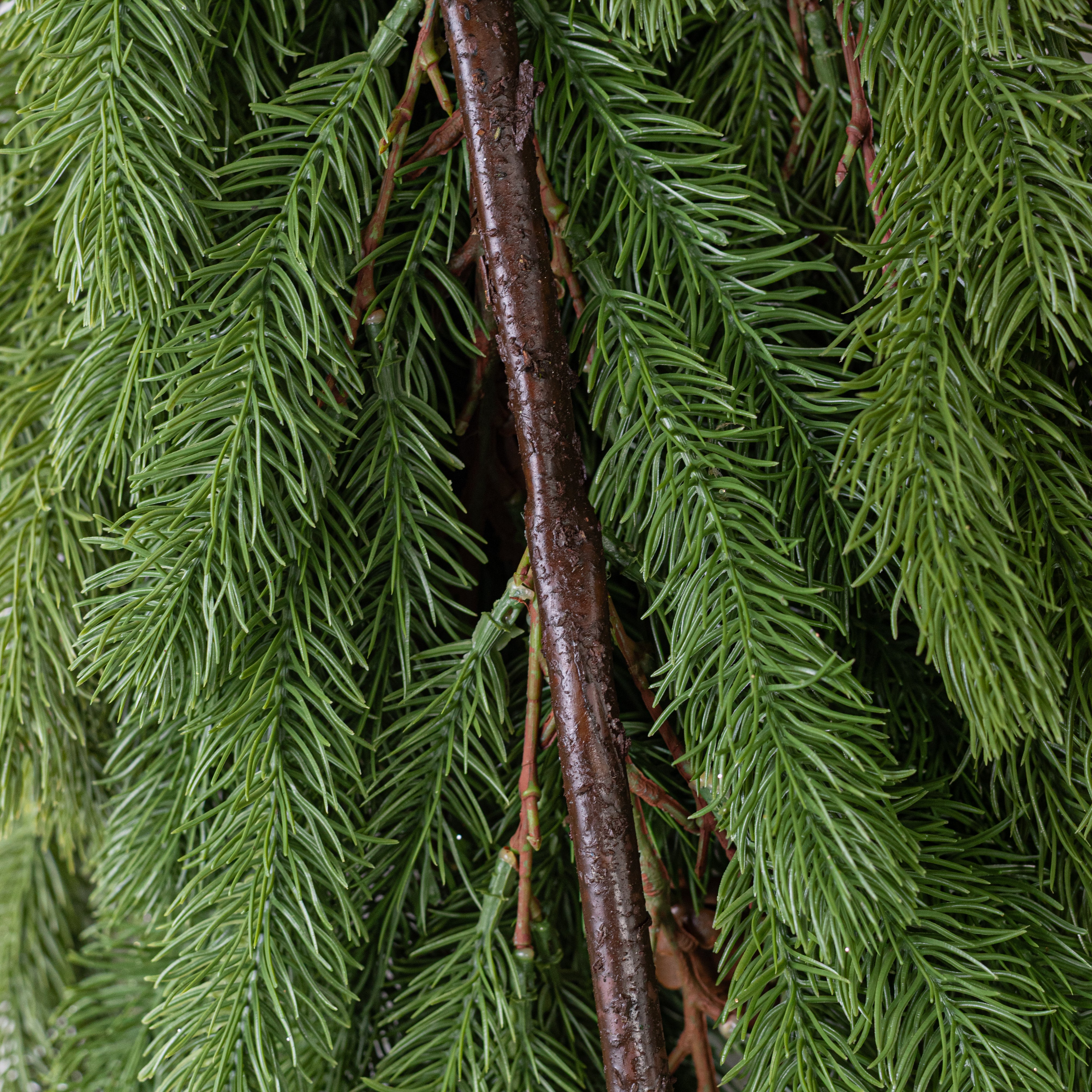 36" Sitka Pine & Pinecone Teardrop: Evergreen