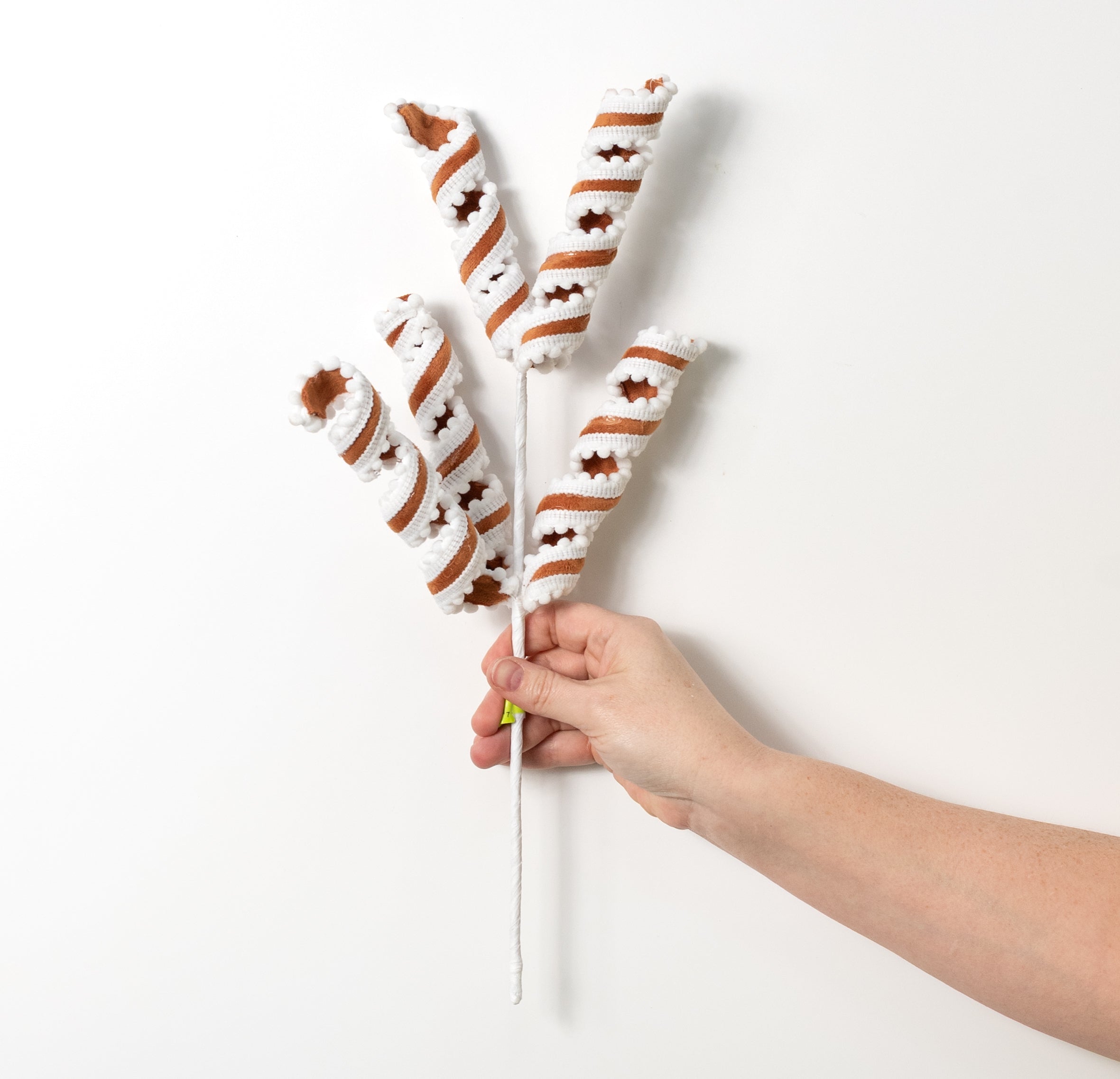 16" Gingerbread & Pom-Poms Curly Spray