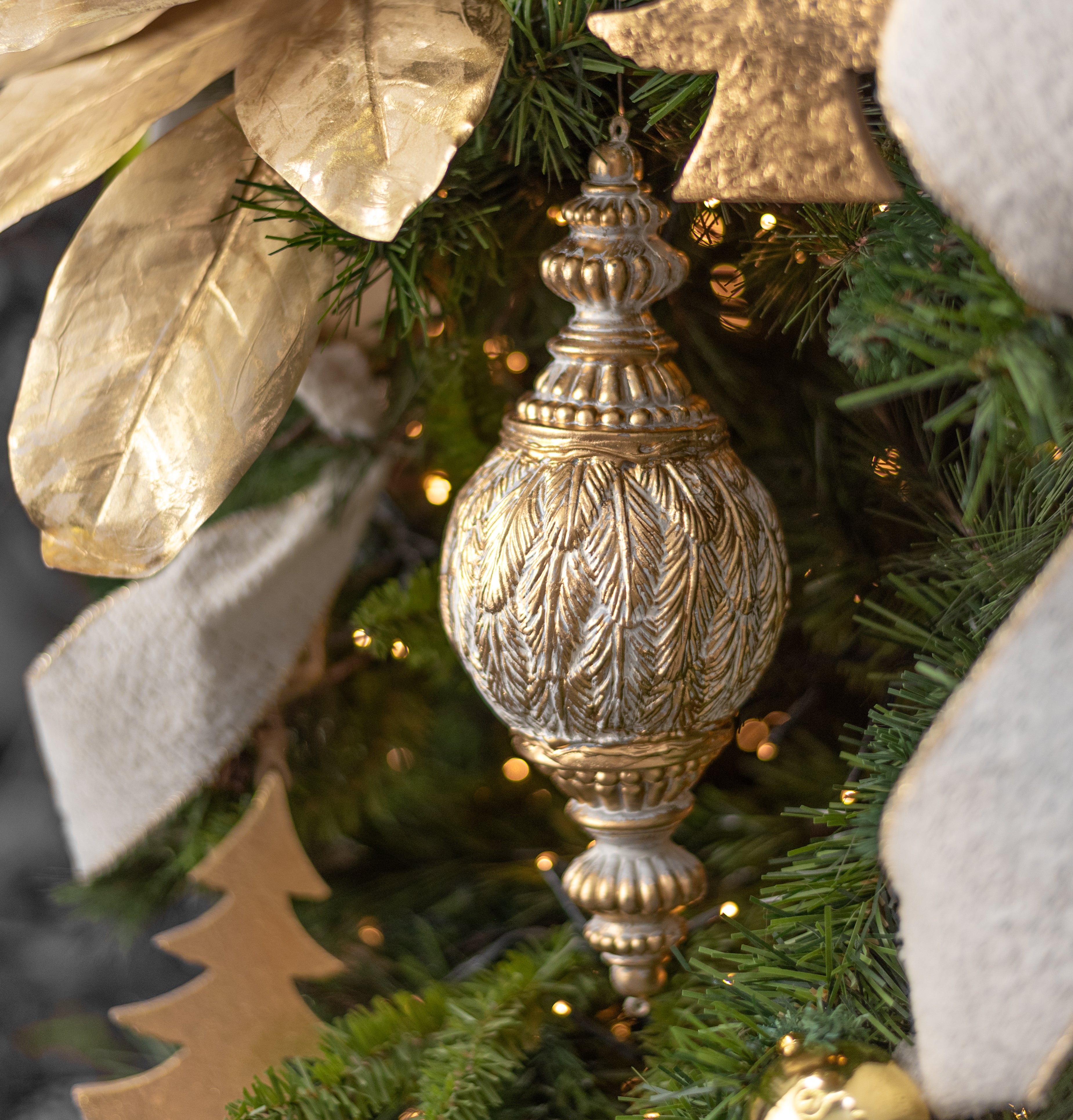 11" Feather Finial Ornament: Antique White Gold