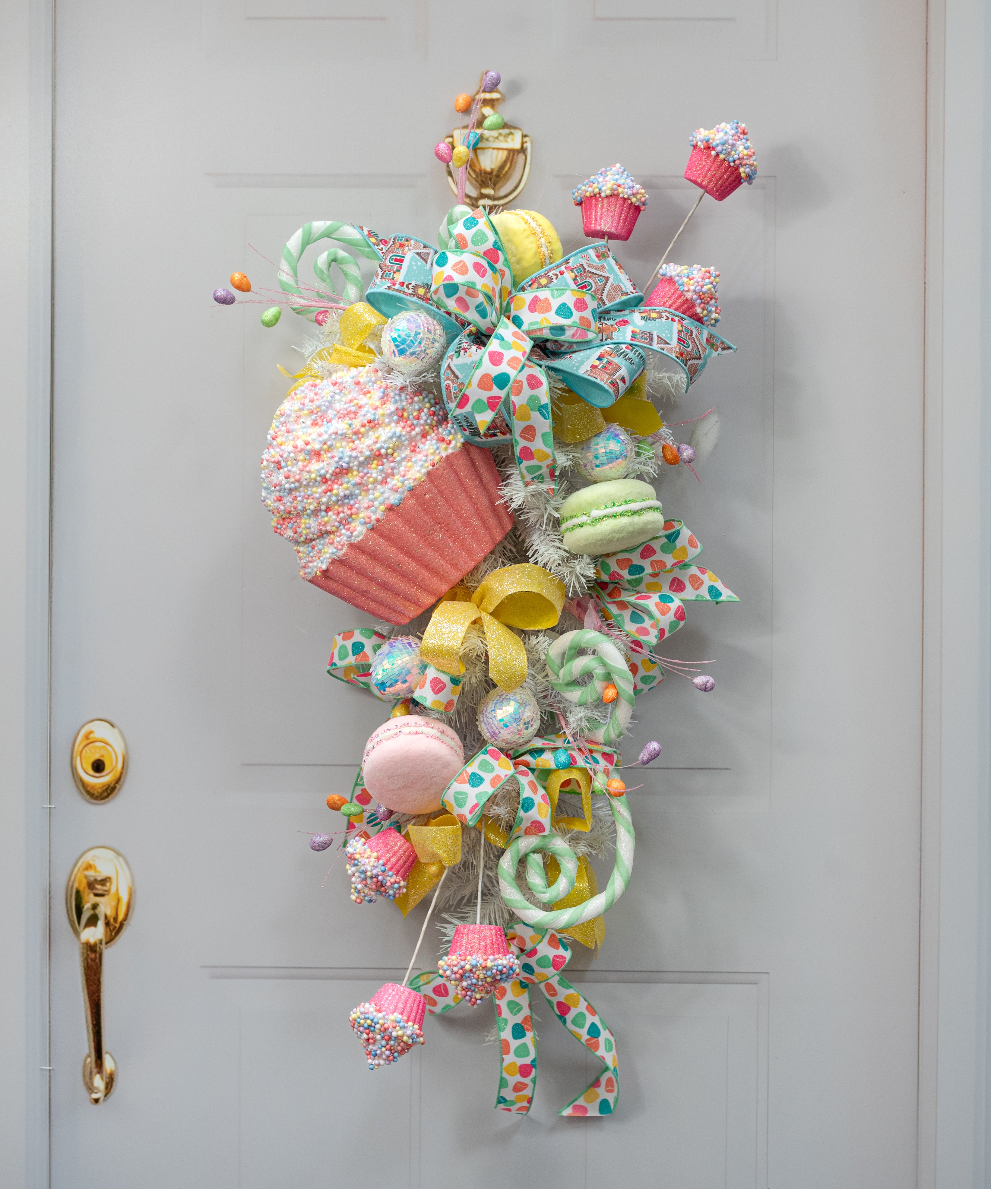 9" x 28" Jumbo Pastel Sprinkle Cupcake Spray