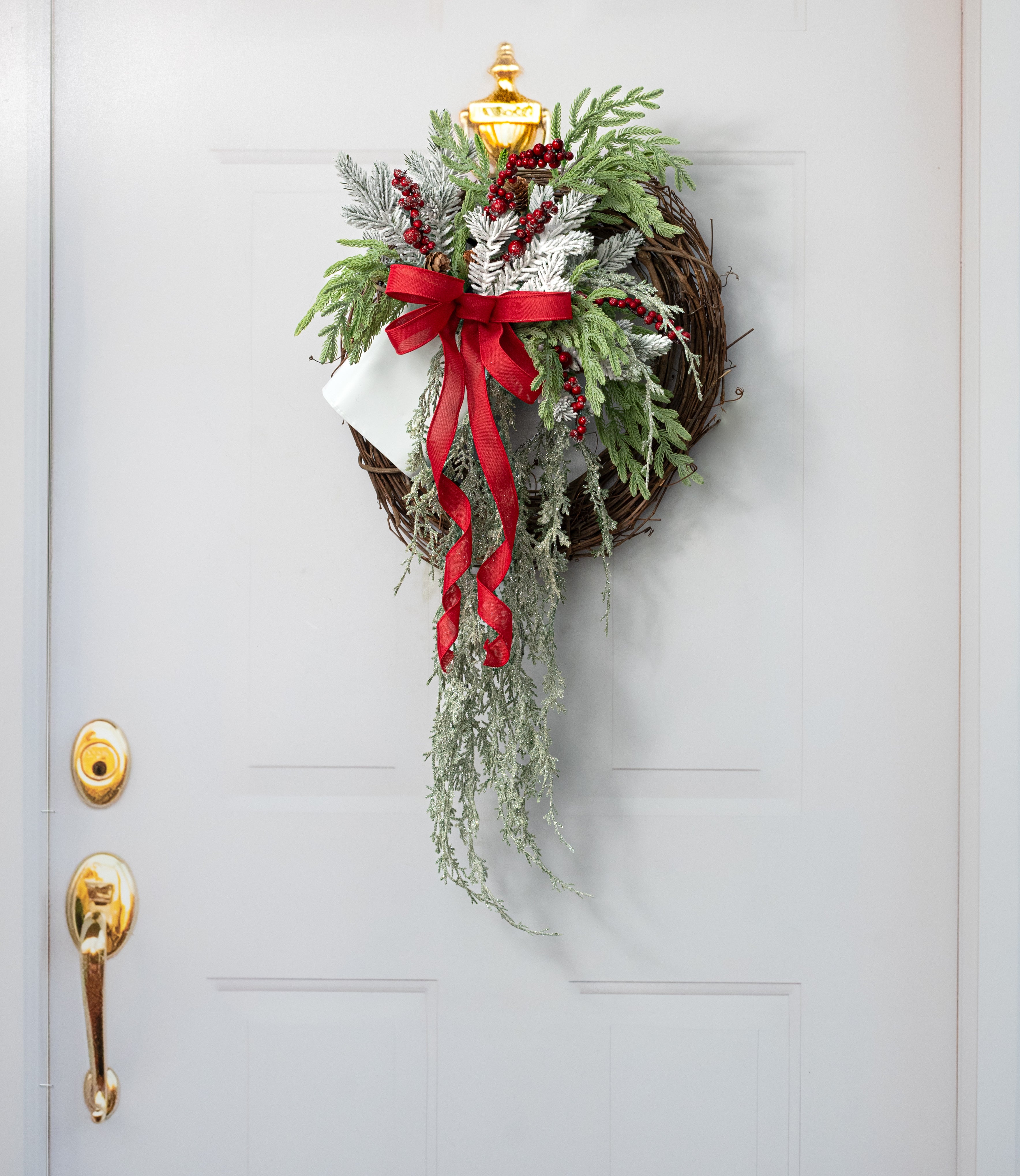 9" Metal Wall Pocket: Distressed White