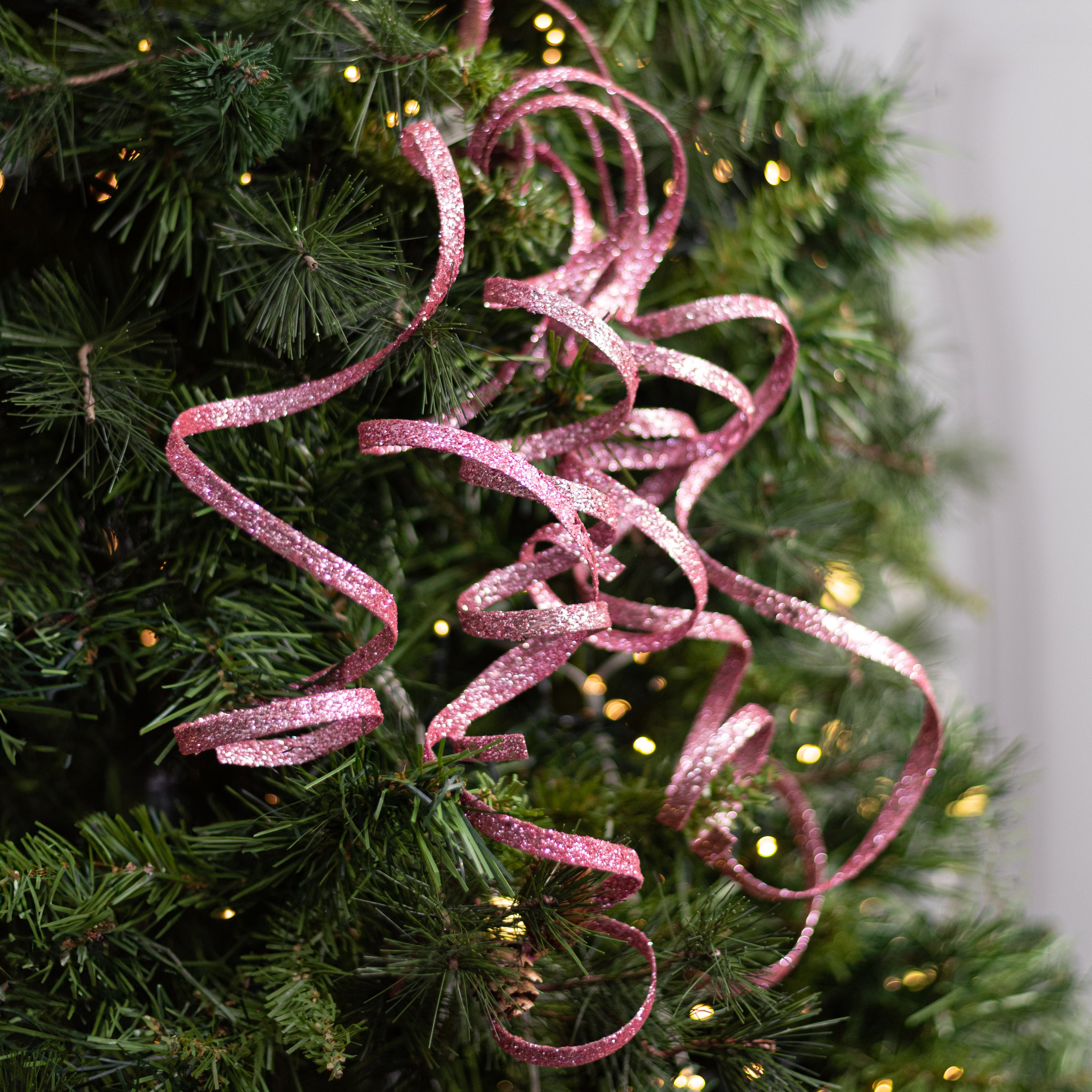 31" Curly Glitter Ribbon Spray: Pink