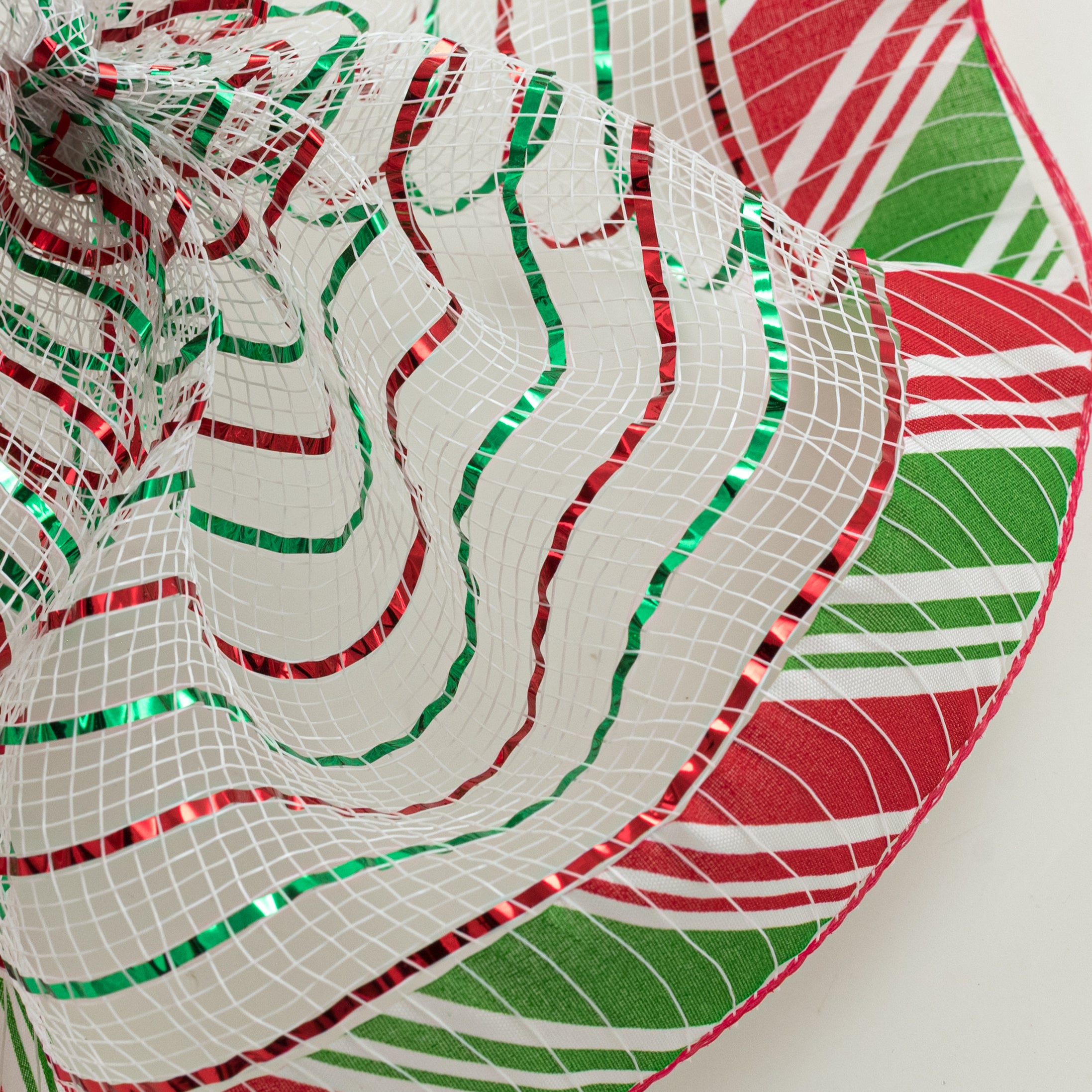 10" Ruffle Fabric Edge Metallic Mesh: Red & Green Candy Cane on White