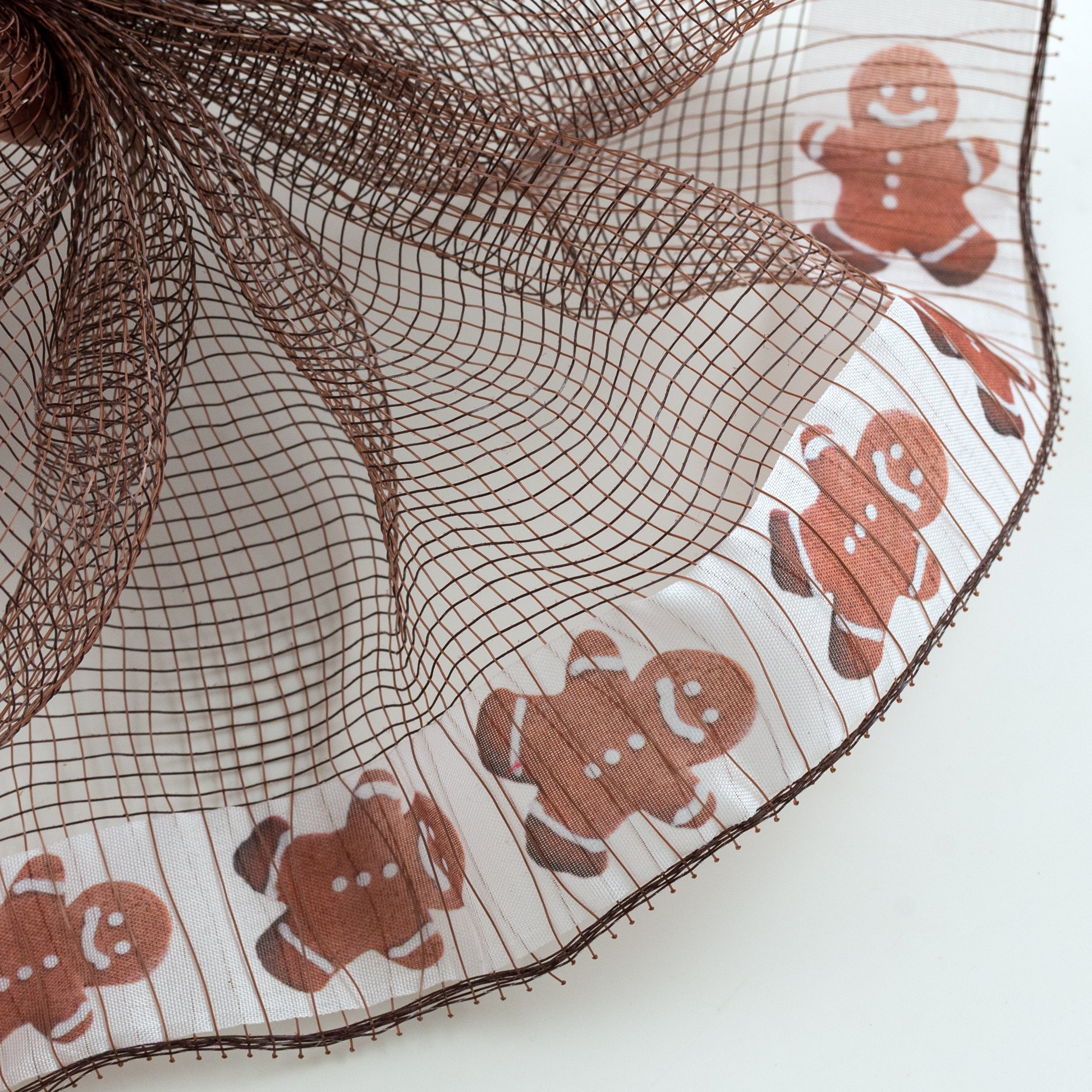10" Ruffle Fabric Edge Mesh: Gingerbread Man on Brown