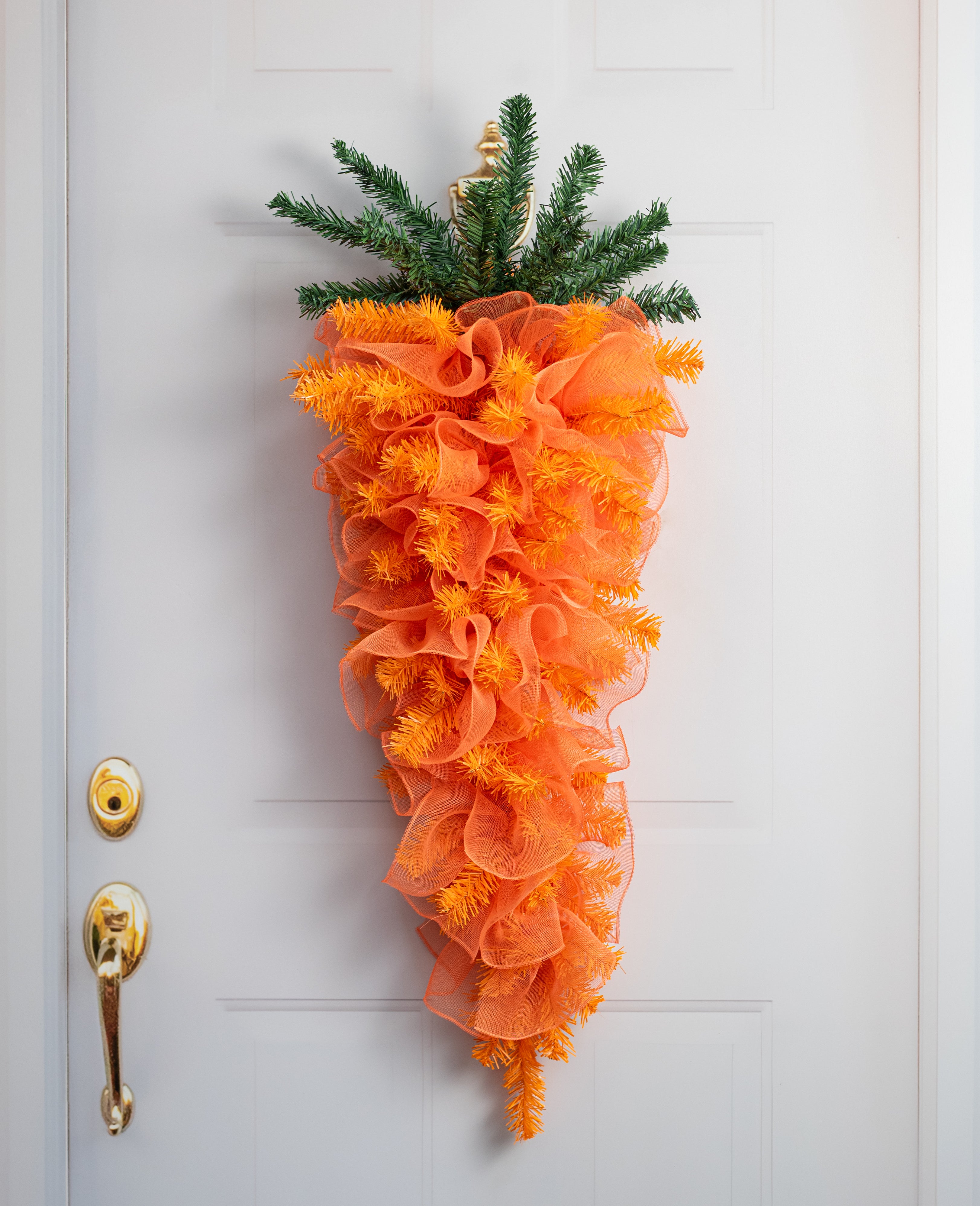36" Teardrop Swag: Orange & Green Carrot (90 Tips)