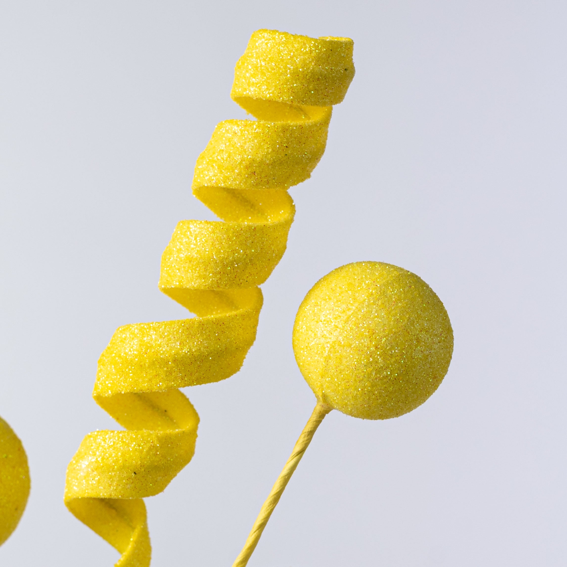 18" Glitter Ball & Curly Pick: Iridescent Yellow