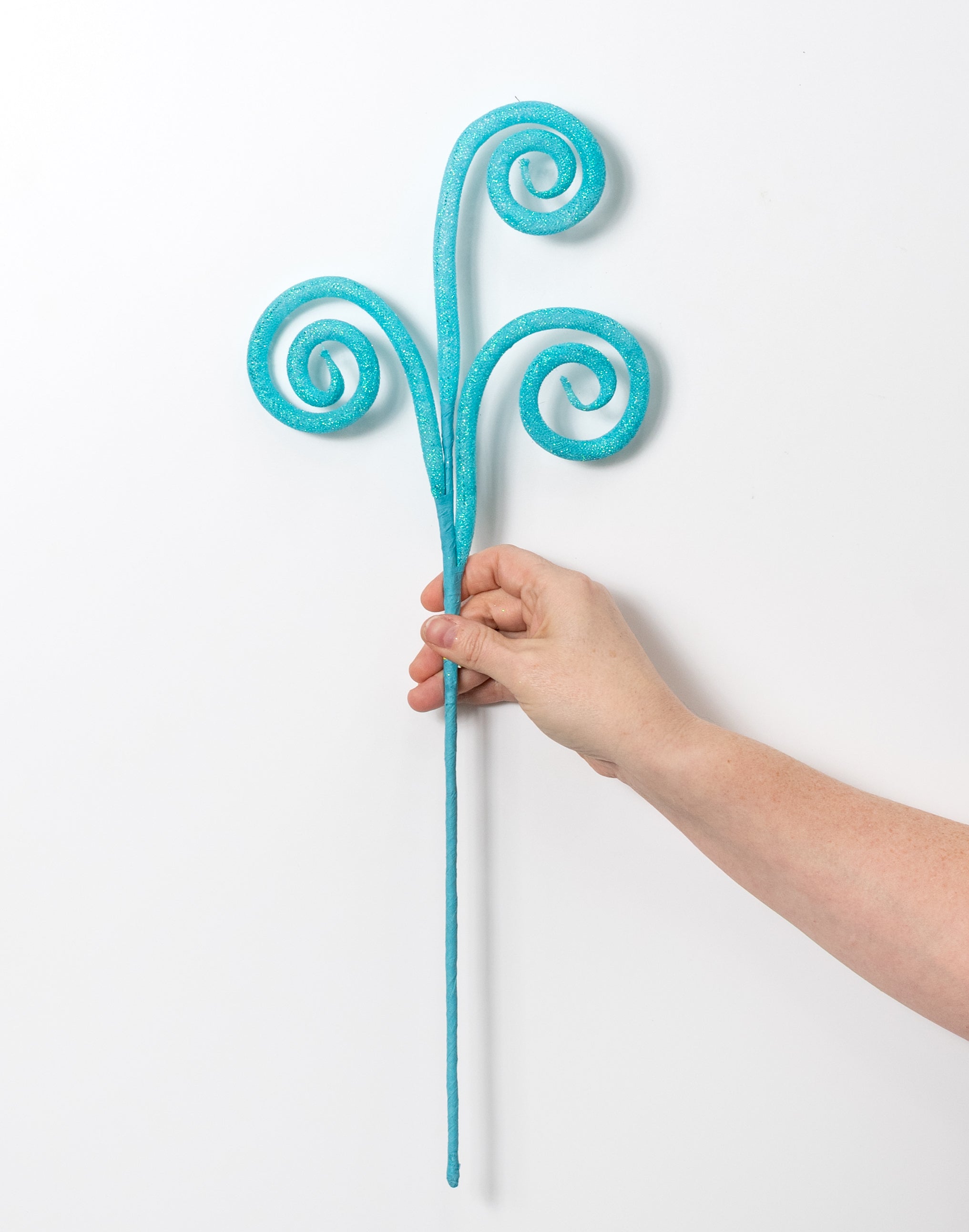 18" Glitter Tube Curly Pick: Iridescent Aqua Blue