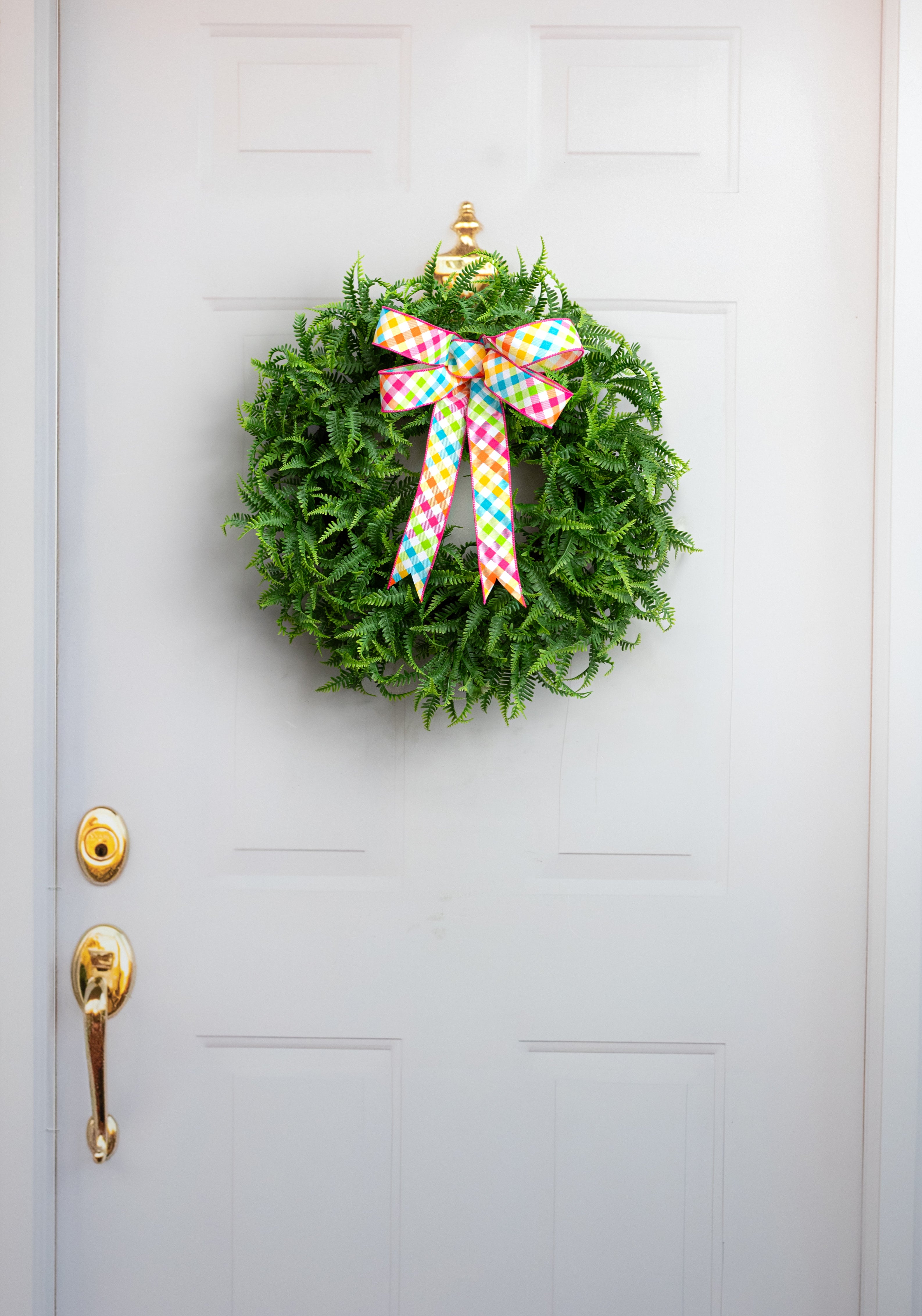 18" Plastic Mini Fern Wreath: Dusty Two-Tone Green