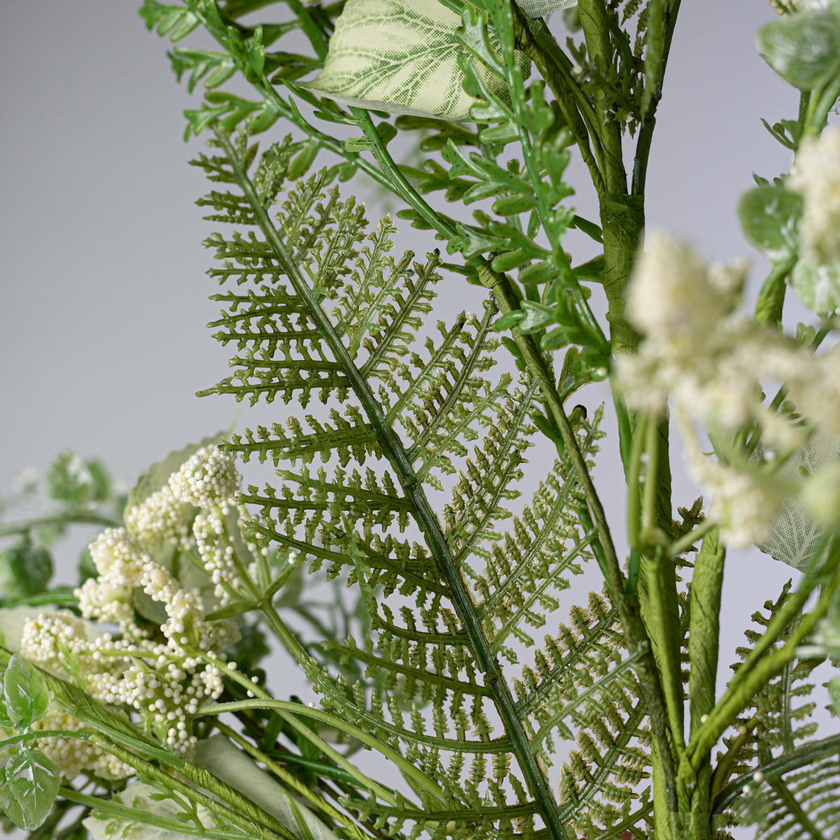 28" Mixed Ferns & Leaves Spray: Cream