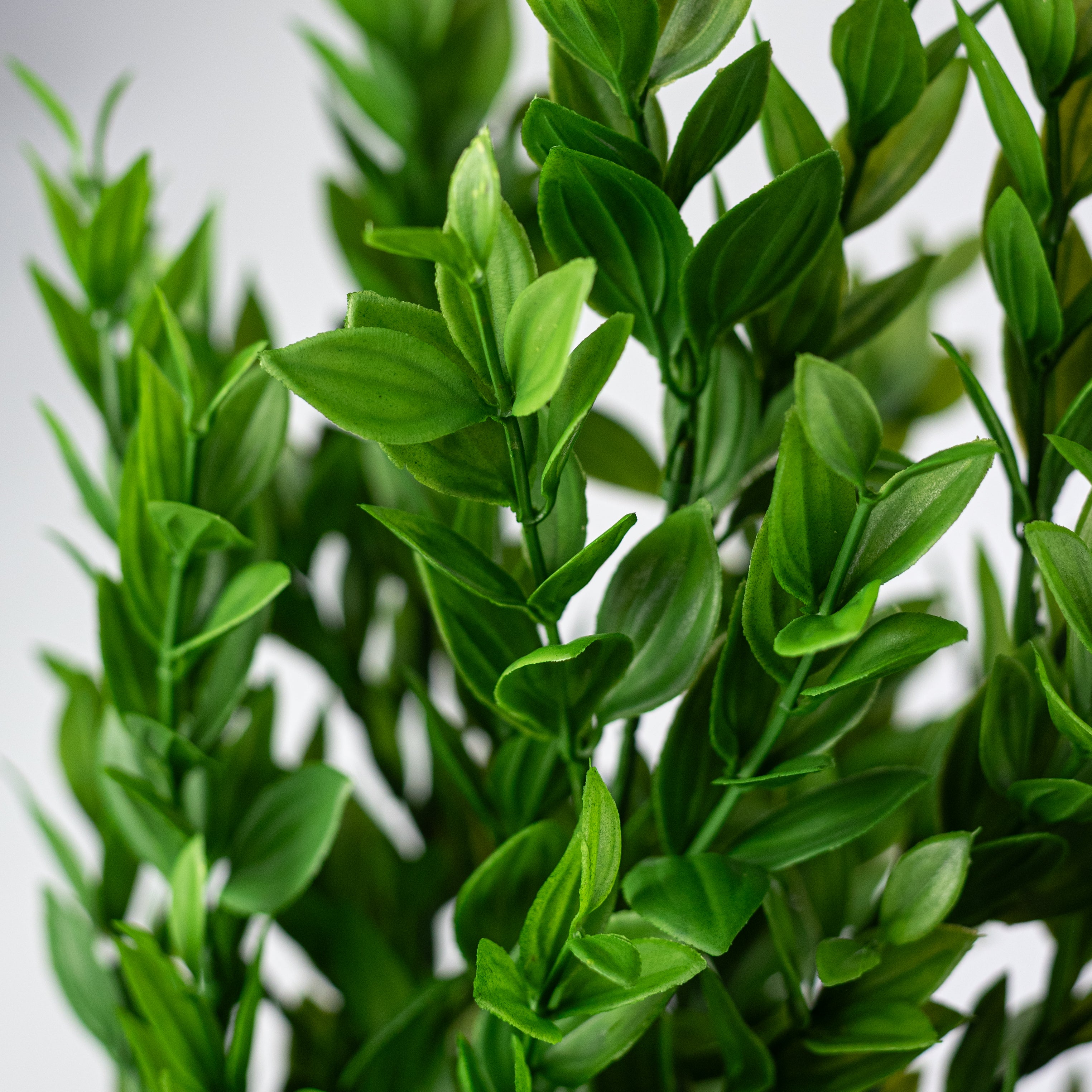 20" Plastic Leaf Bush (7 Stem)