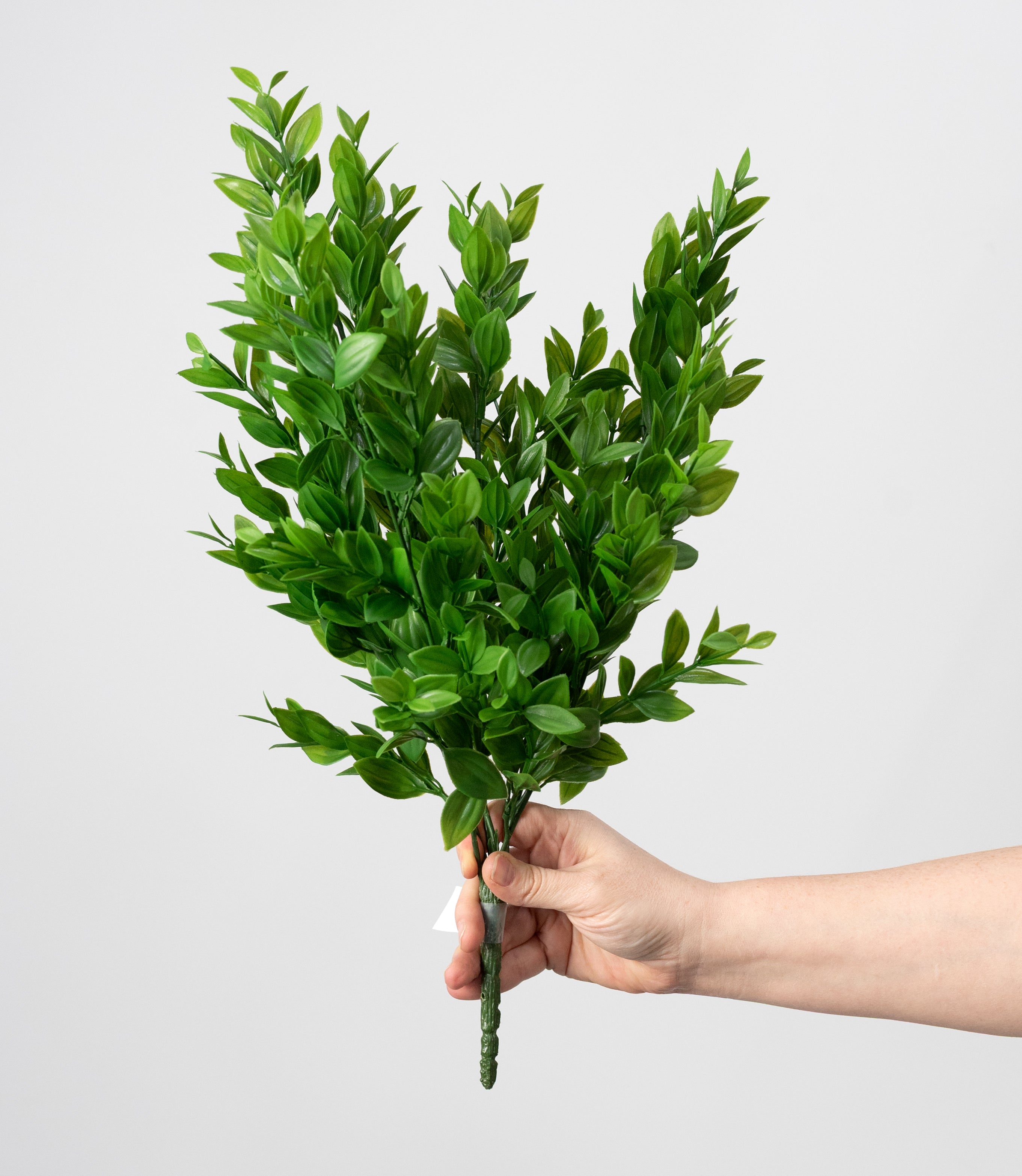 20" Plastic Leaf Bush (7 Stem)