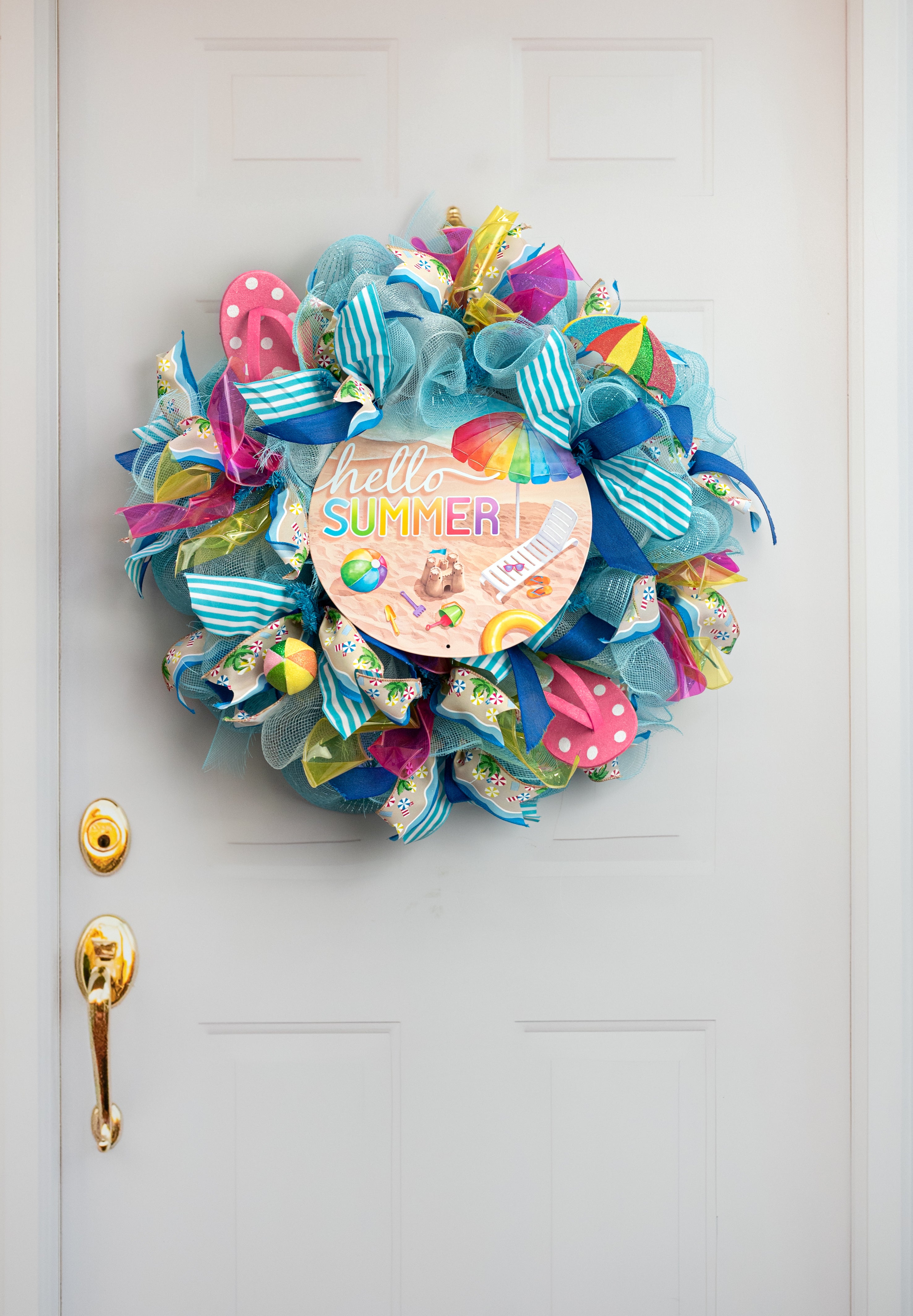 12" Round Metal Sign: Hello Summer Beach