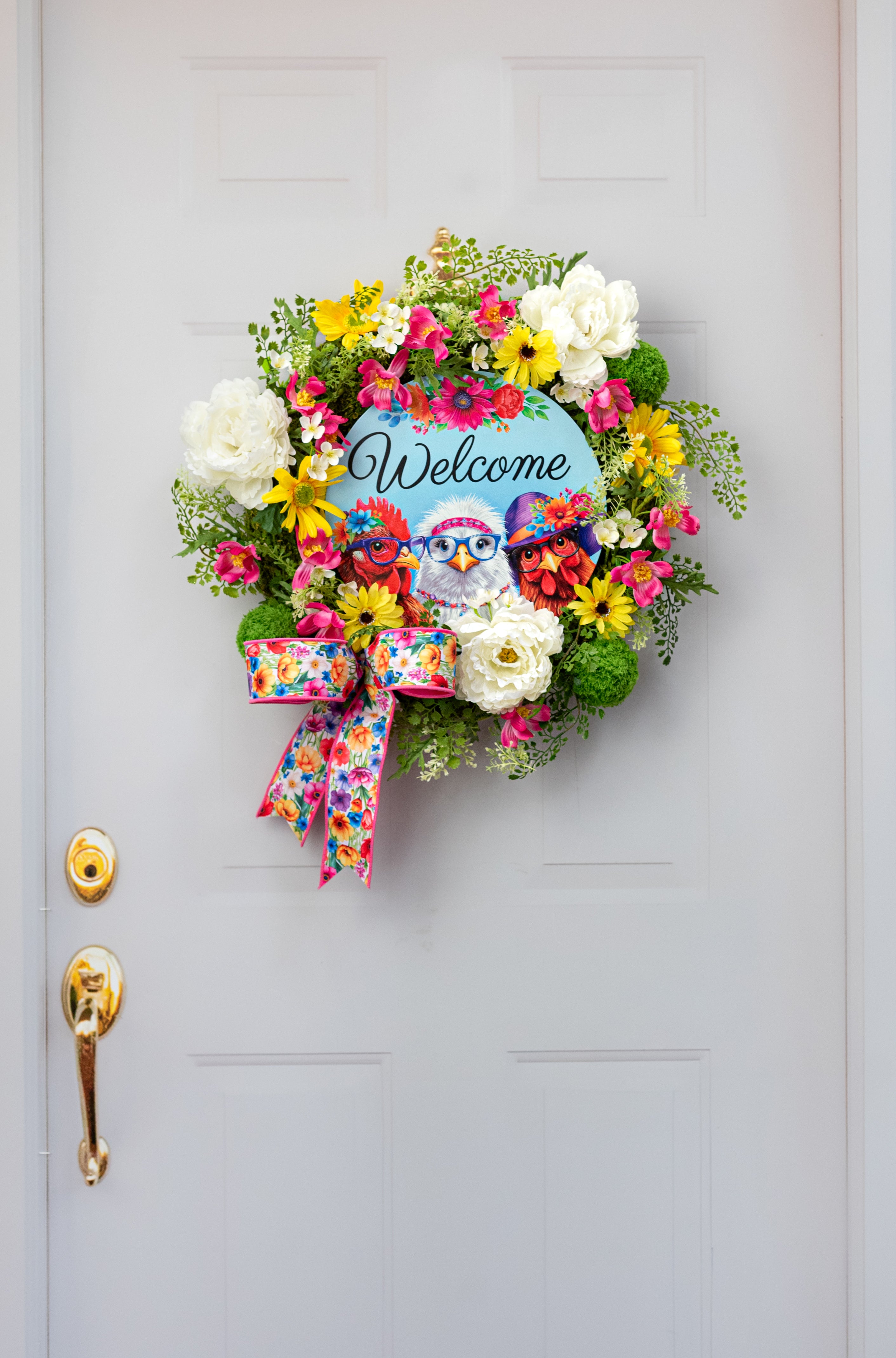 12" Round Metal Sign: Crazy Bandana Chickens Welcome