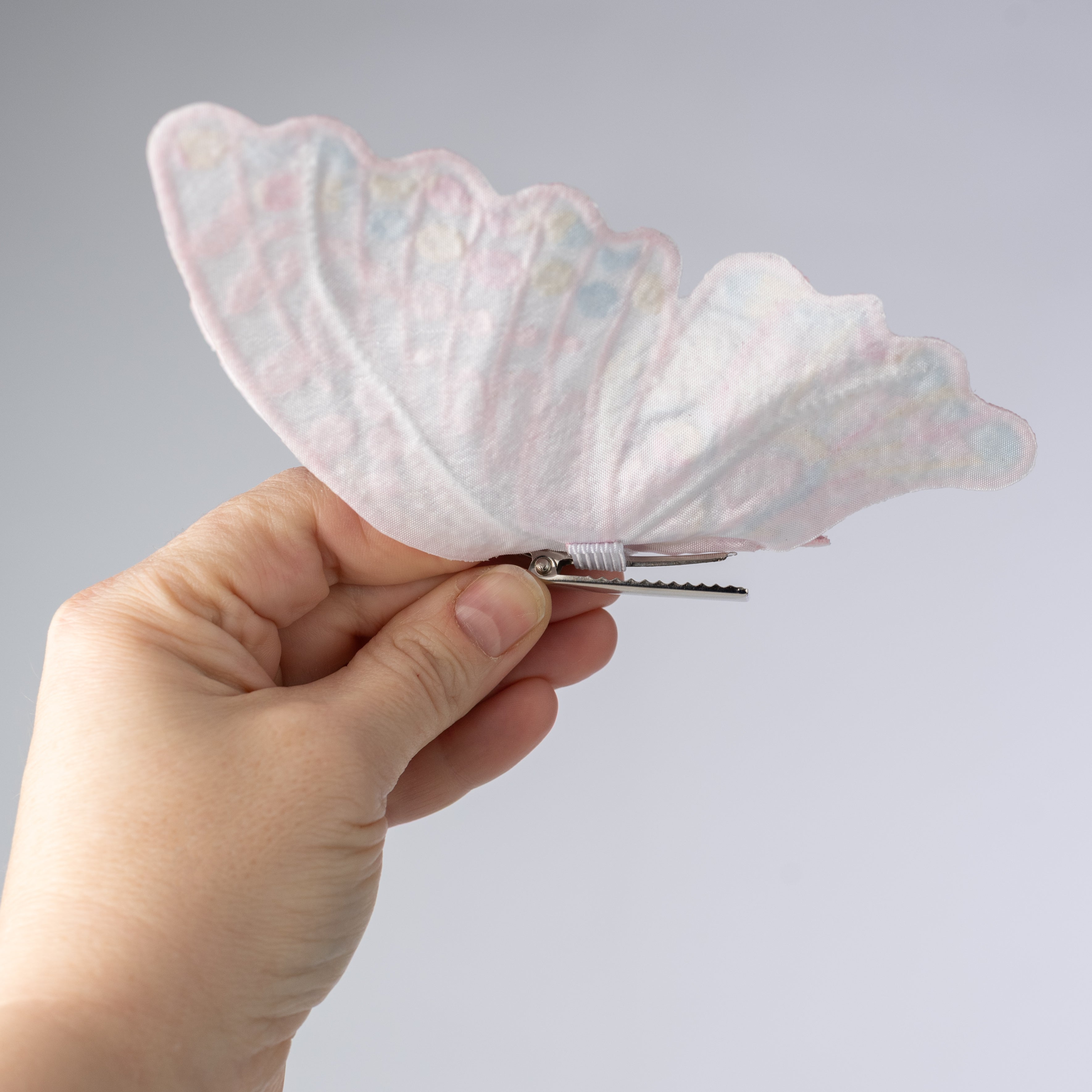[D Stevens] 6" Embroidery Butterfly Clip: Pastel Pink
