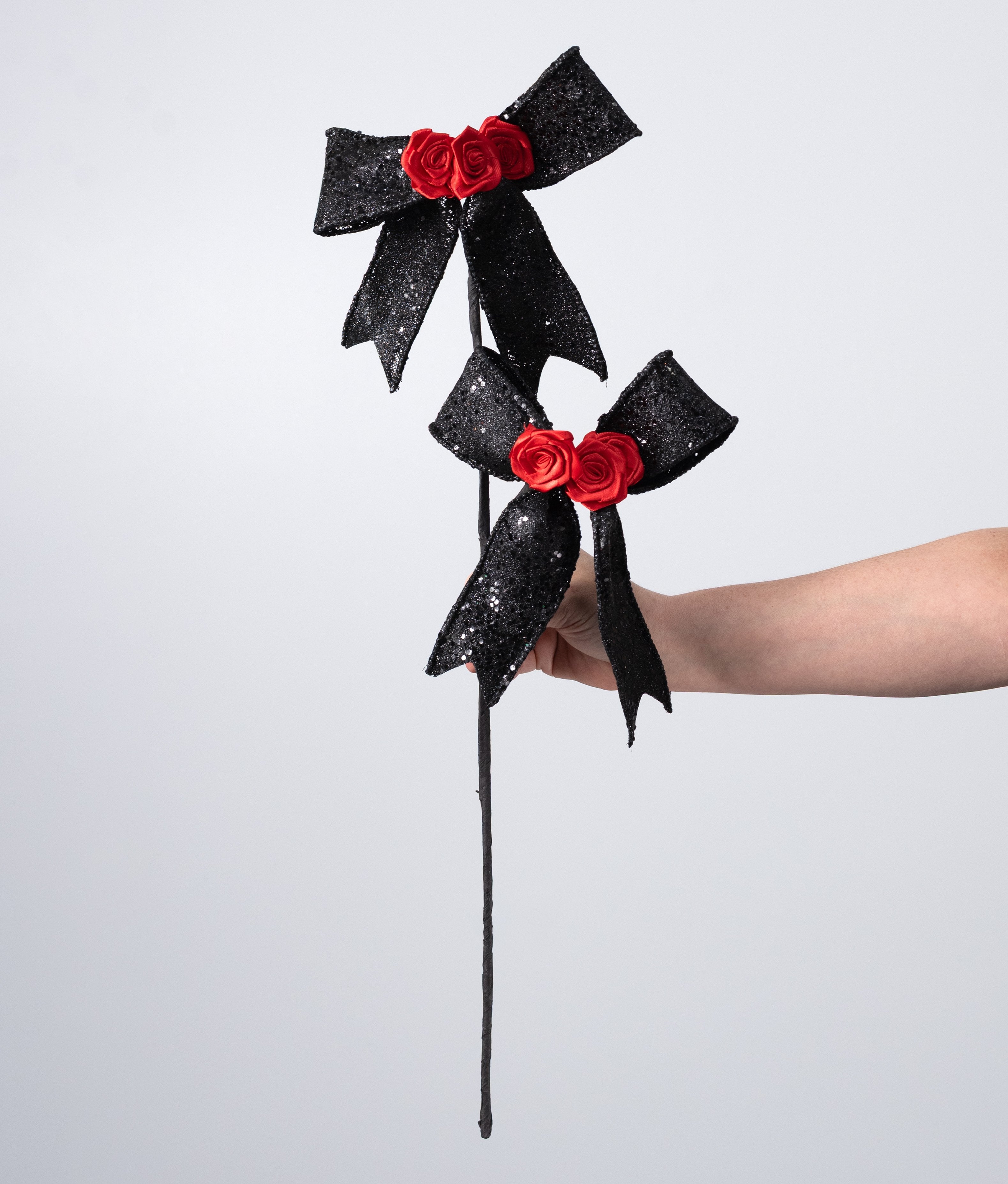 [IMPERFECT] 26" Rose Bow Spray: Black & Red detail photo 3