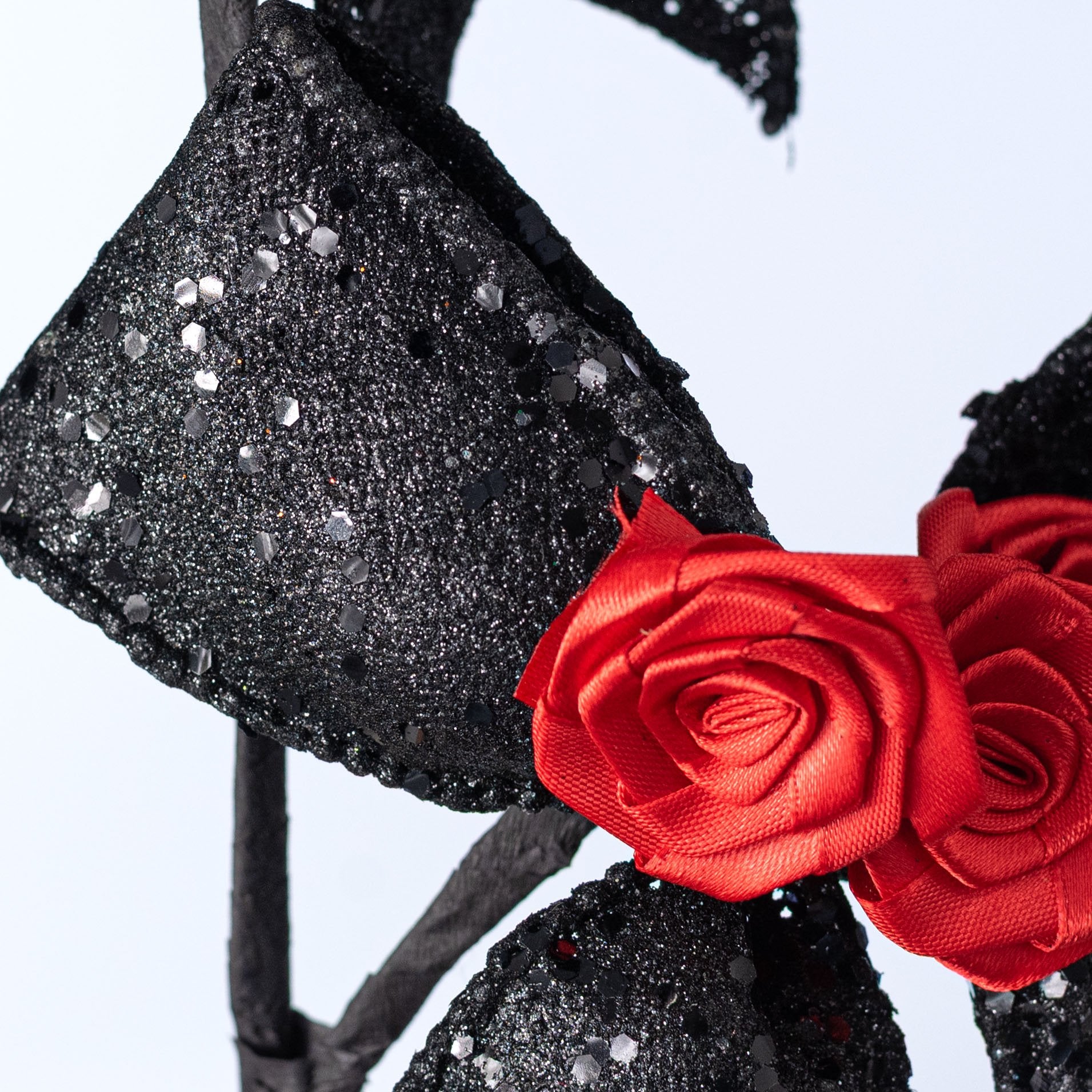 [IMPERFECT] 26" Rose Bow Spray: Black & Red detail photo 4