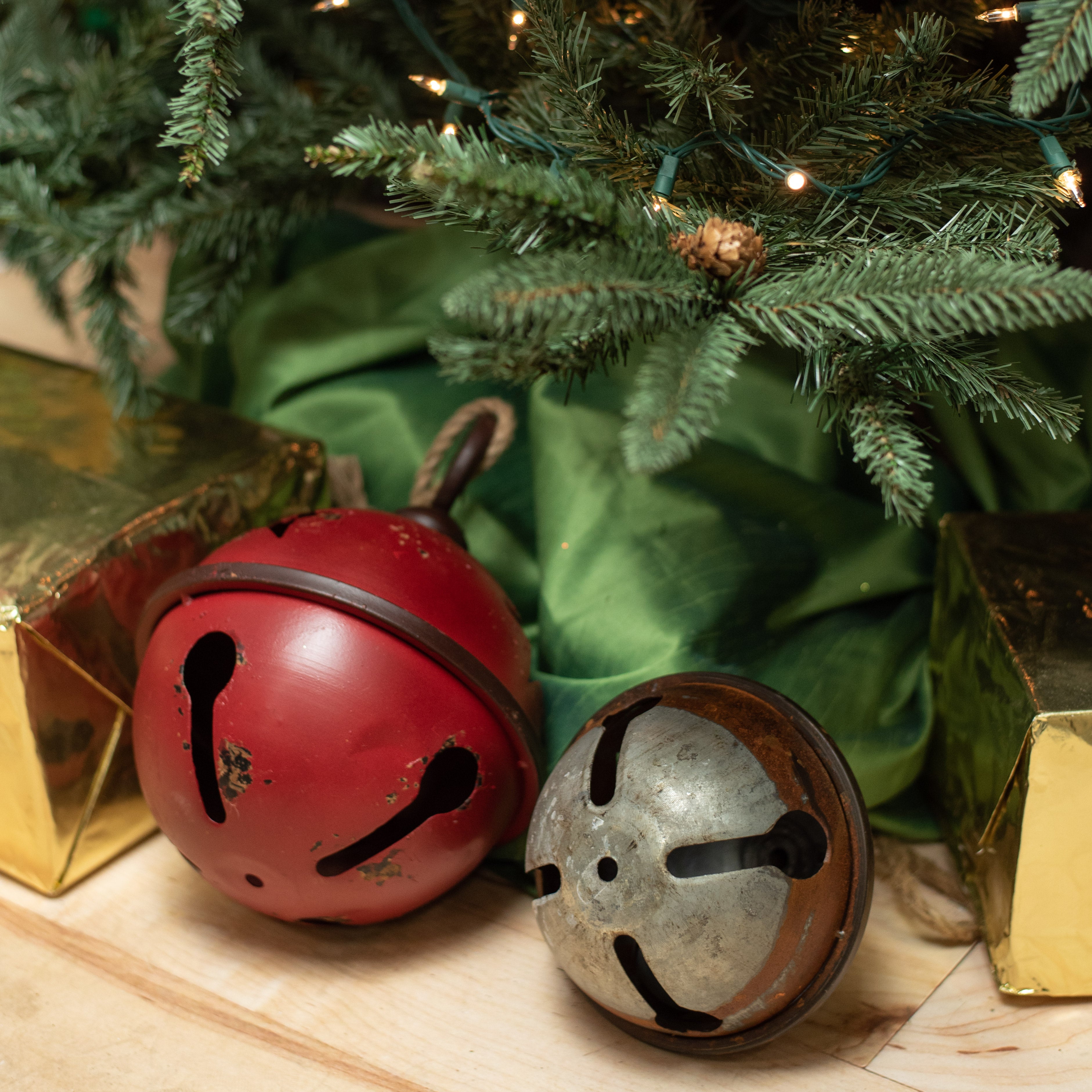 9" Jumbo Jingle Bell: Antique Dark Red Lifestyle Photo