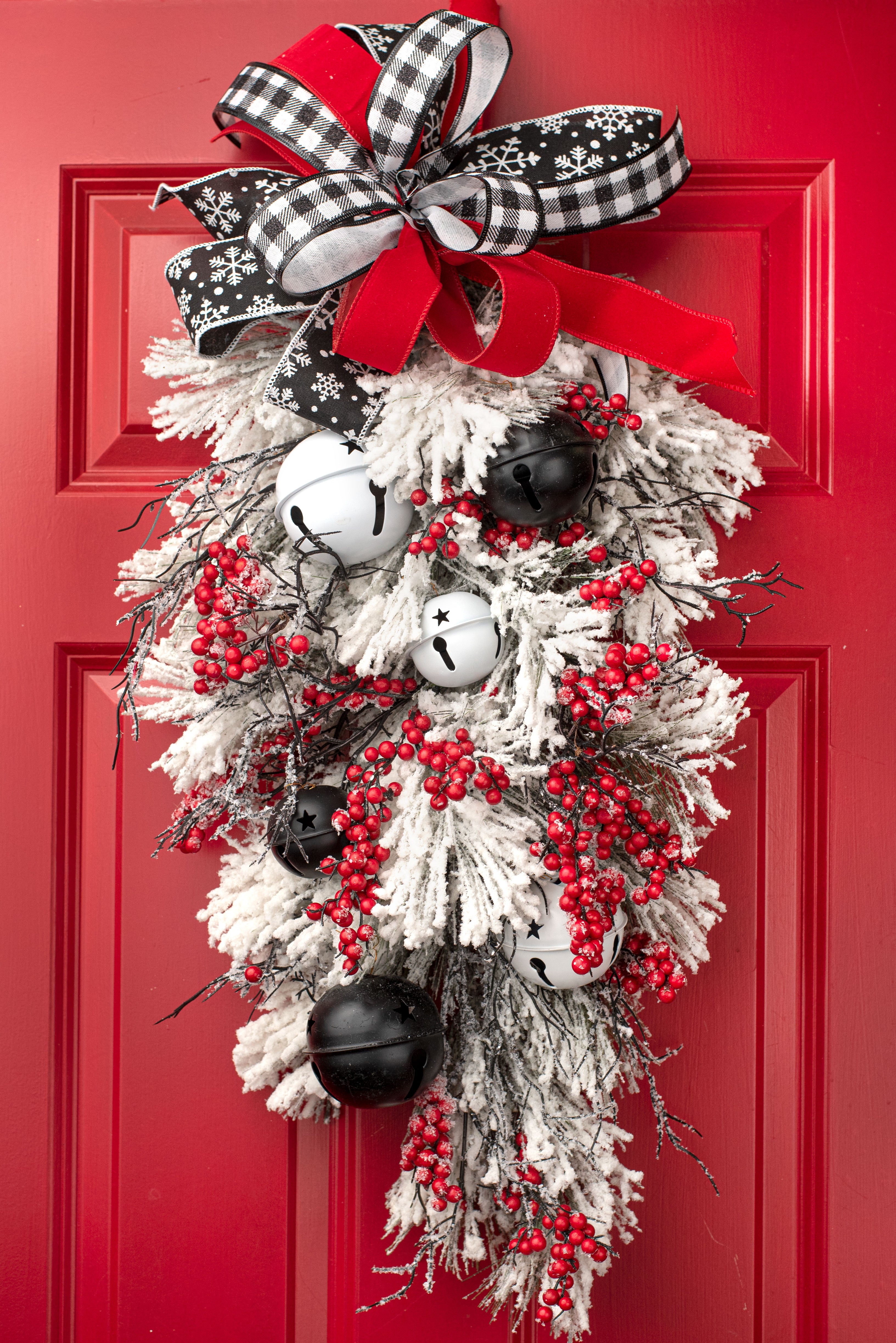 21" Jumbo Jingle Bell Cluster Ornament: Matte Black Lifestyle Photo