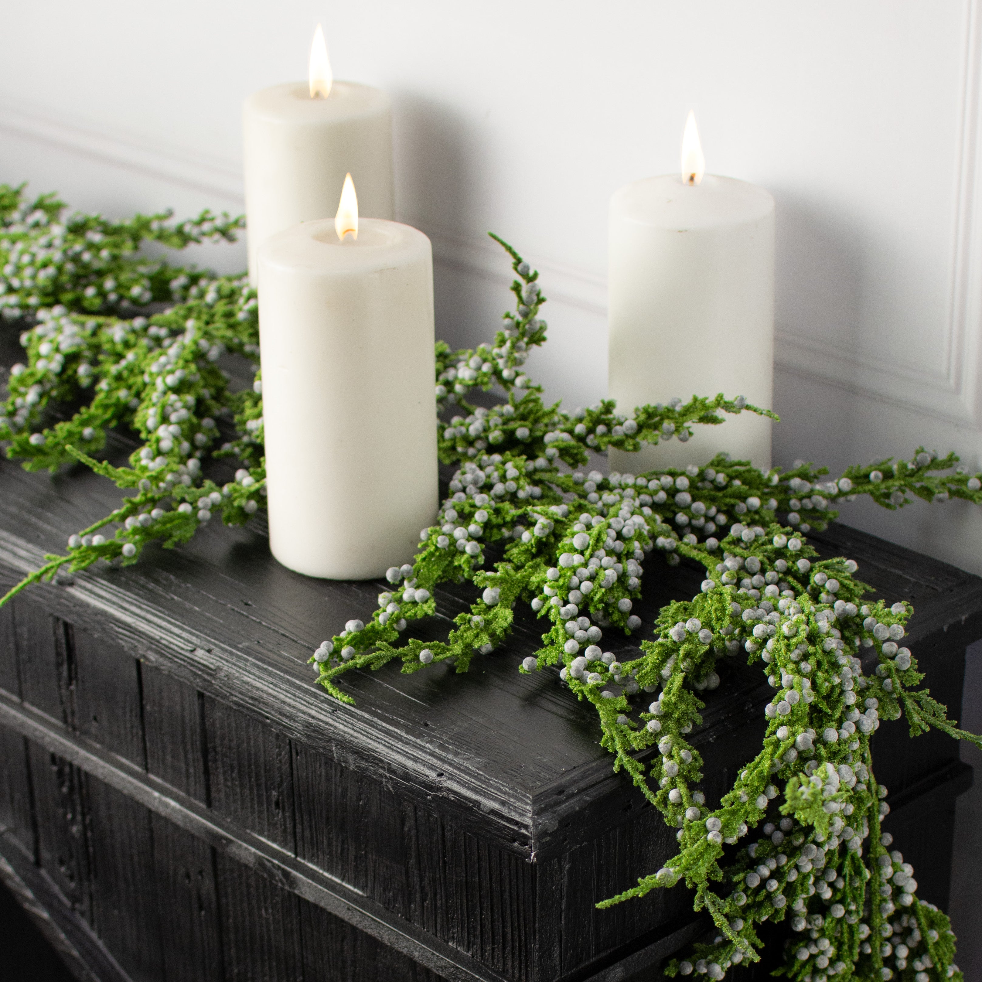 6' Juniper Berry Garland Lifestyle Photo