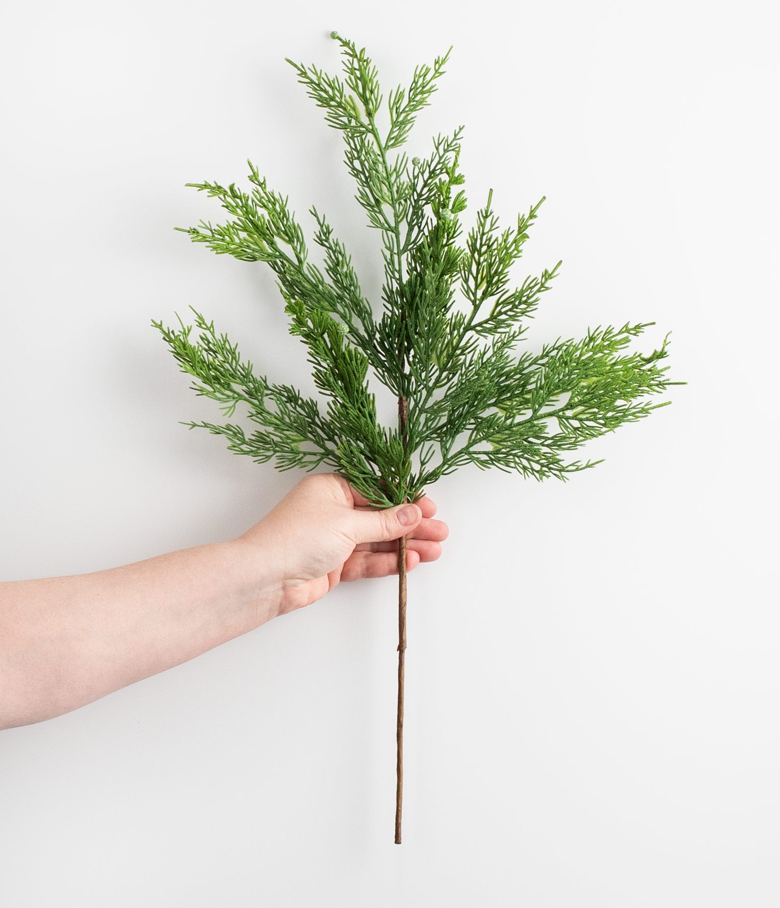 22" Juniper Evergreen Pine Spray: Green detail photo 3