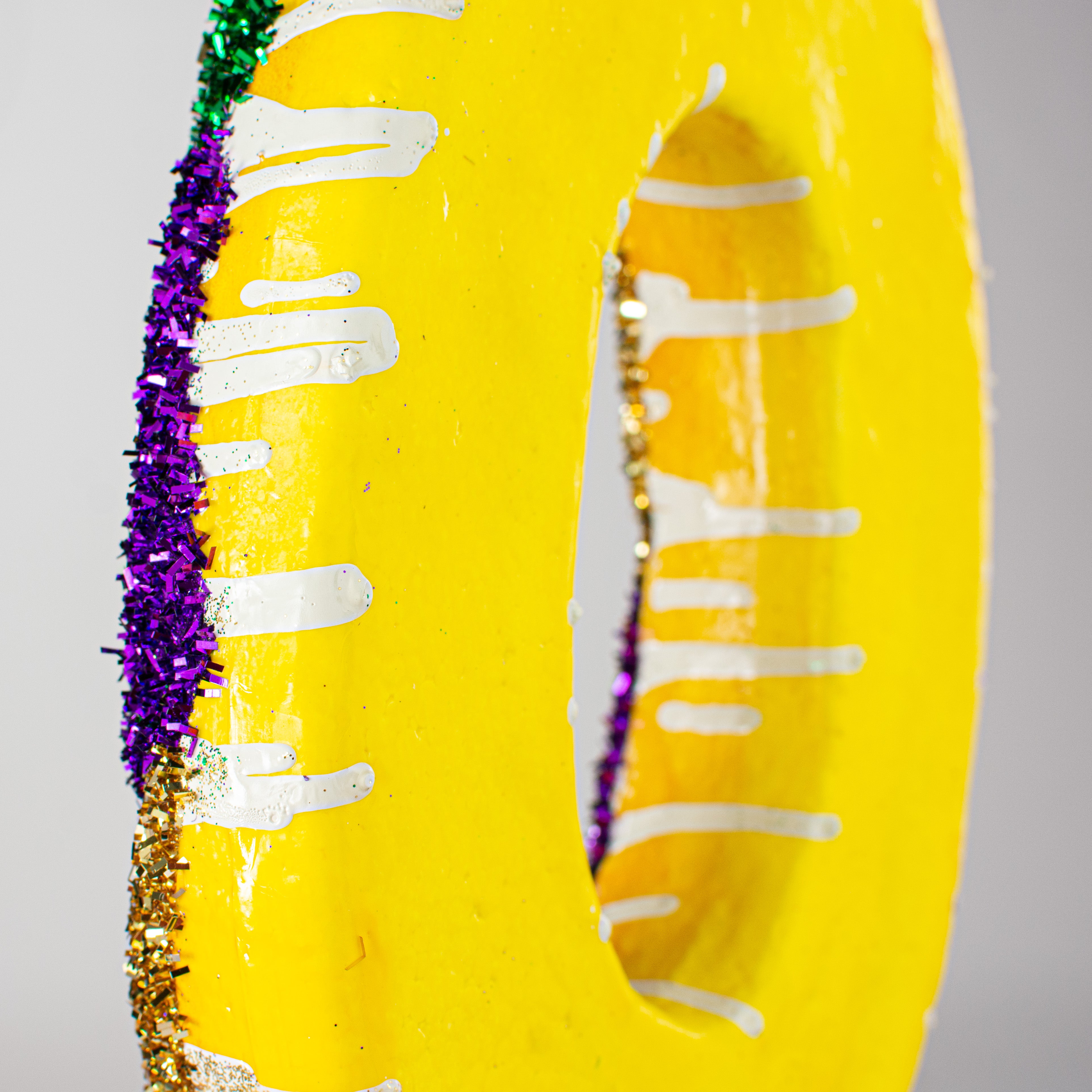 11.5" King Cake Decoration detail photo 4