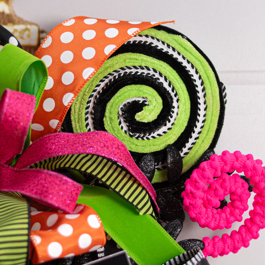 7" x 20" Velvet Lollipop Swirl Spray: Green & Black