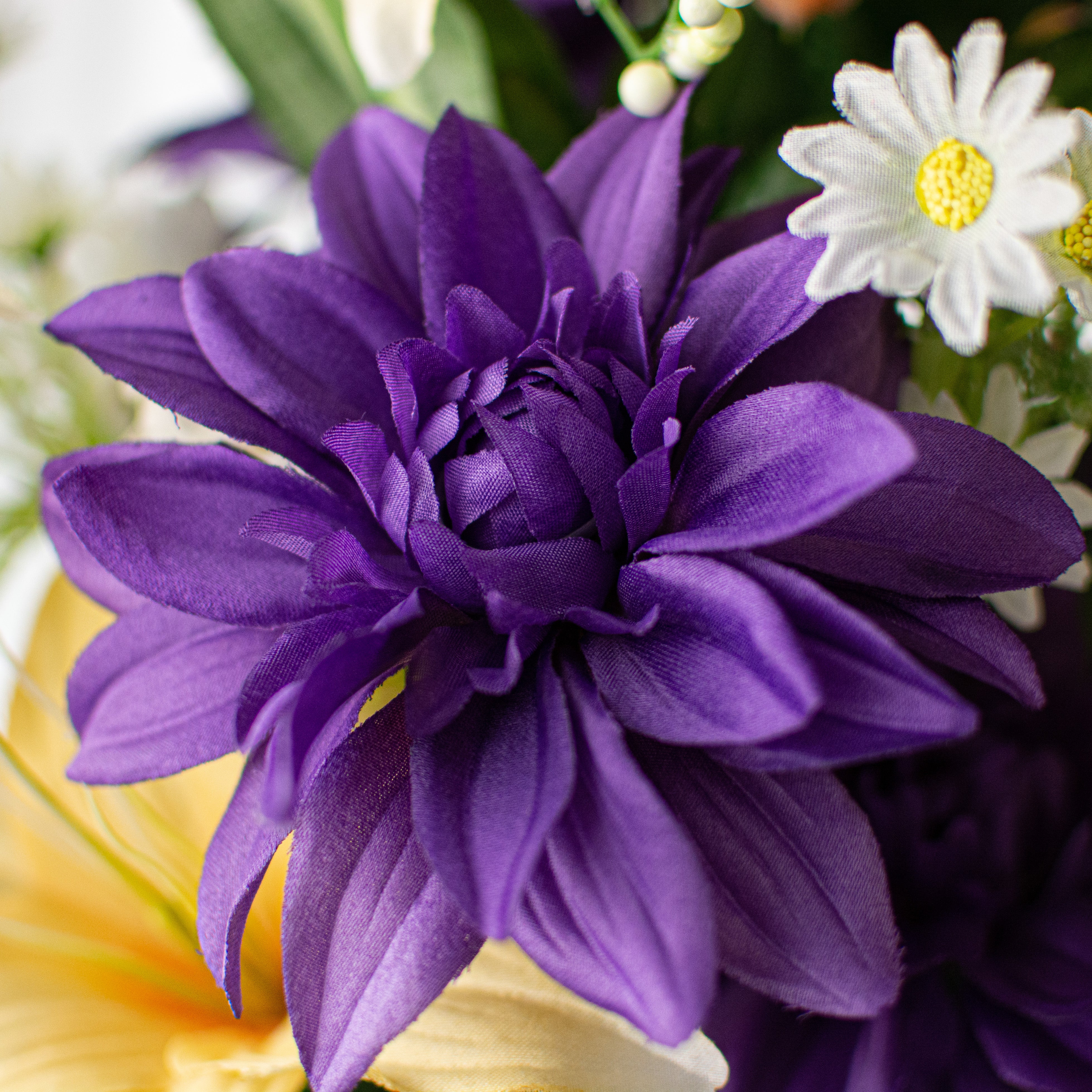 25" Lily & Dahlia Mix Bush: Purple, Cream, Yellow detail photo 4