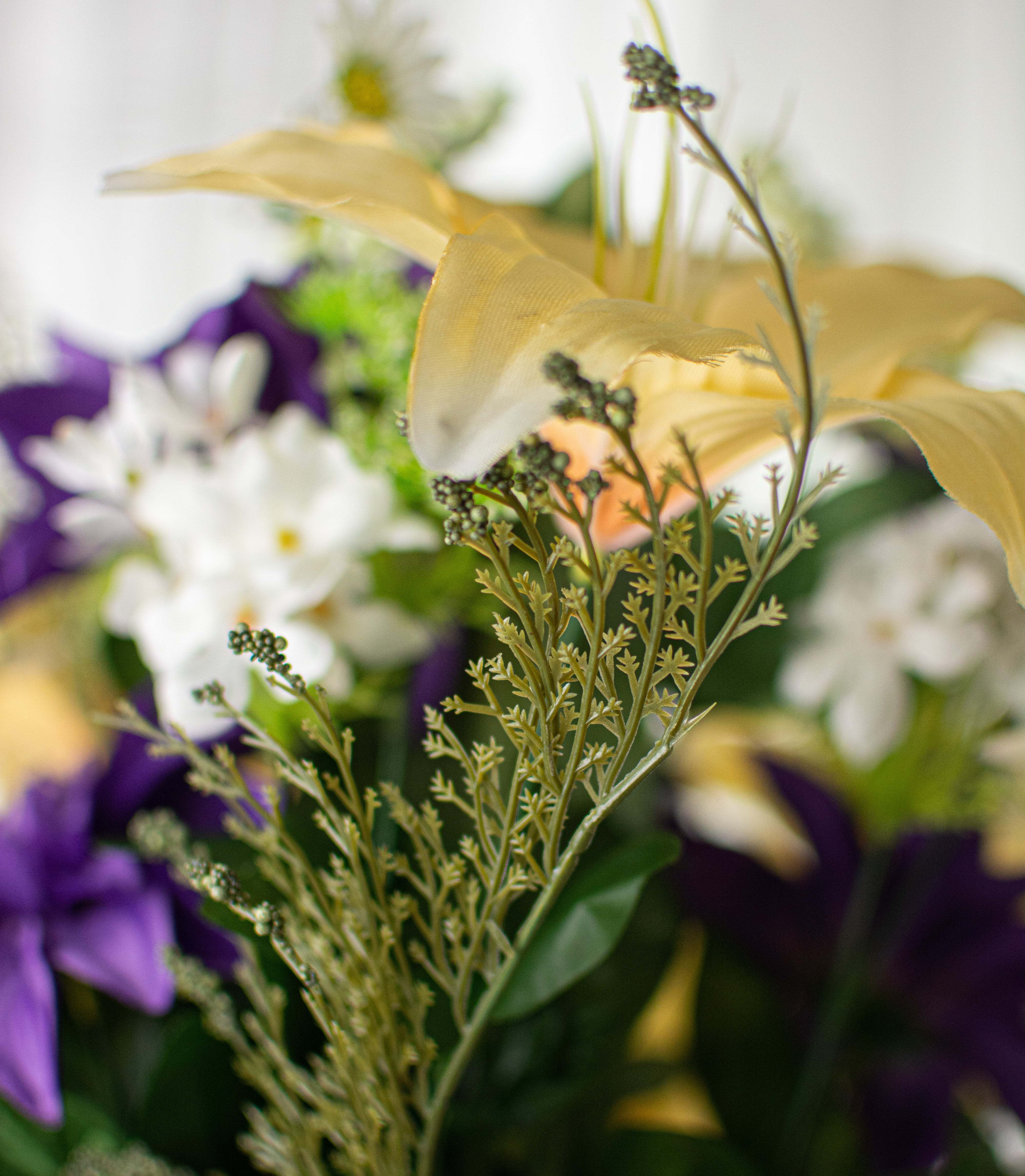 25" Lily & Dahlia Mix Bush: Purple, Cream, Yellow detail photo 5