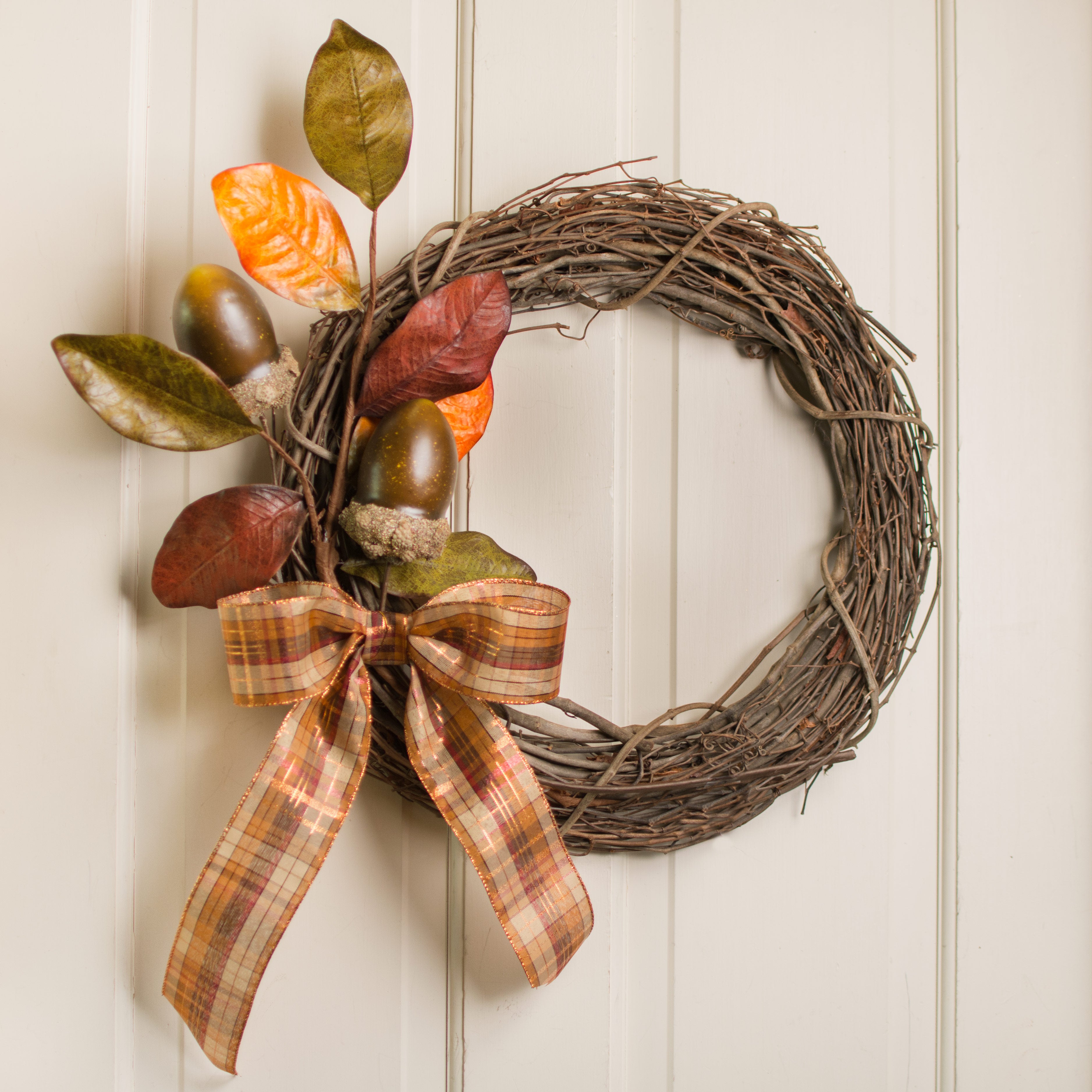 24" Magnolia Leaf Spray: Fall Mix Lifestyle Photo