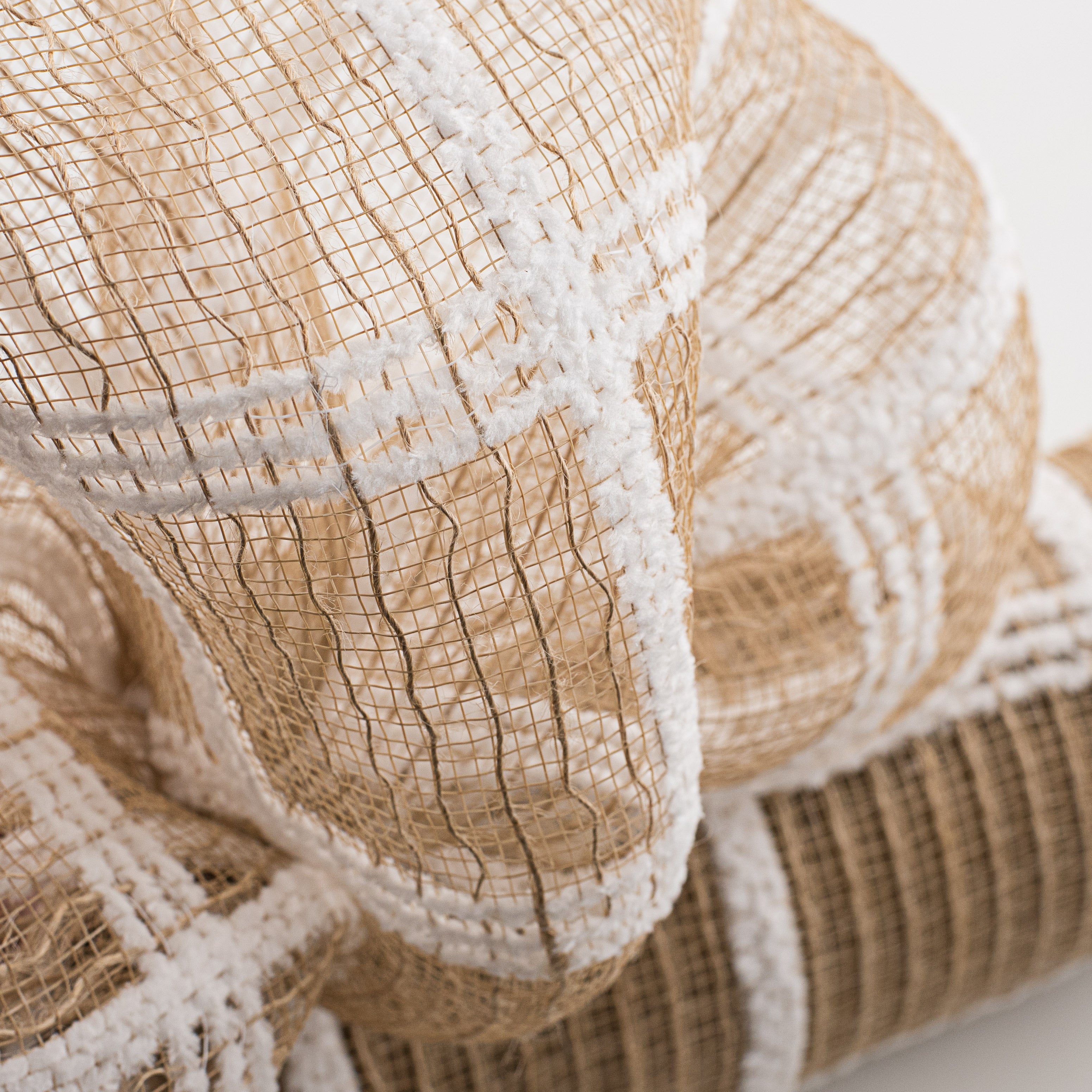21" Magnolia Plaid Mesh: Natural & White Lifestyle Photo