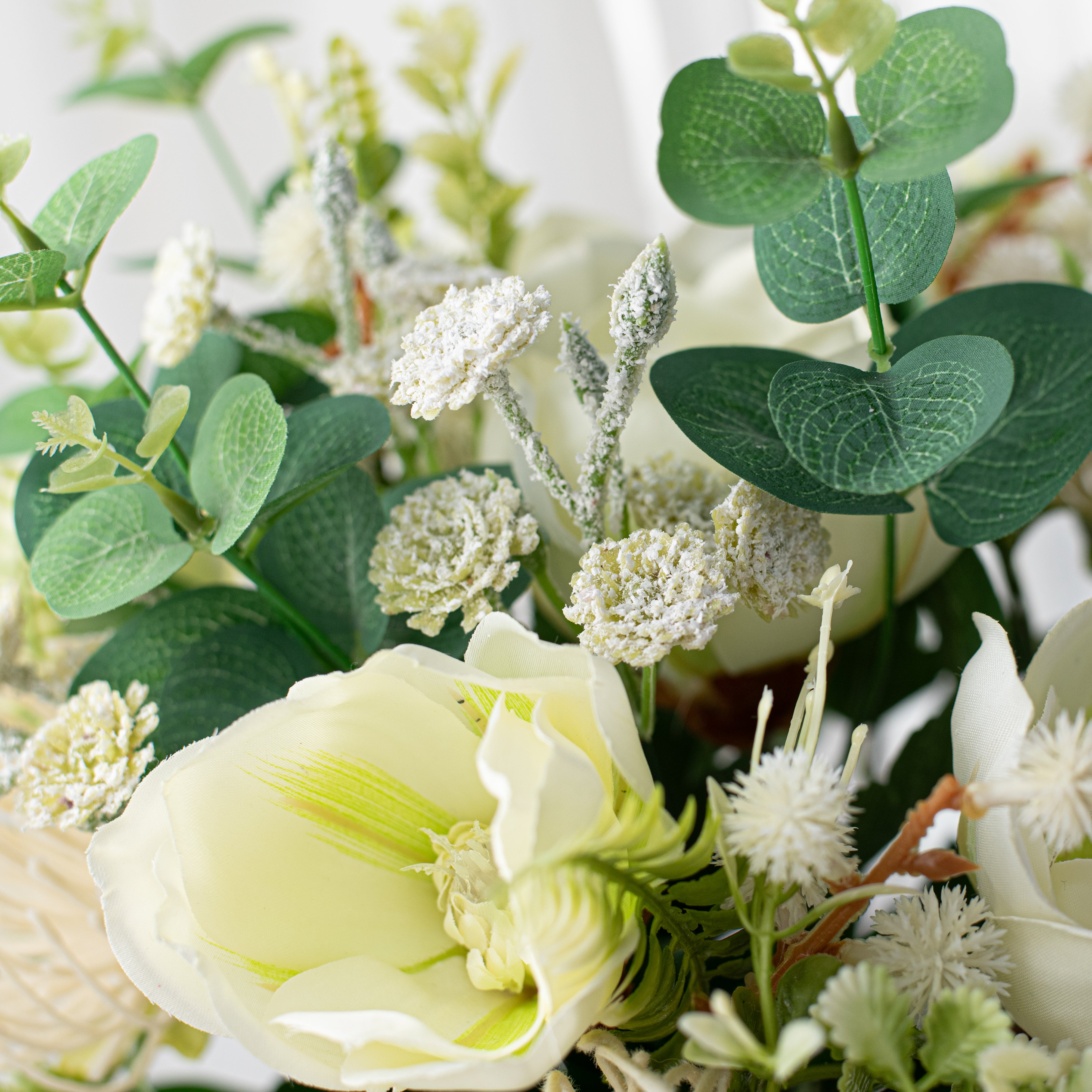 17" Magnolia & Protea Bush: Cream White detail photo 5