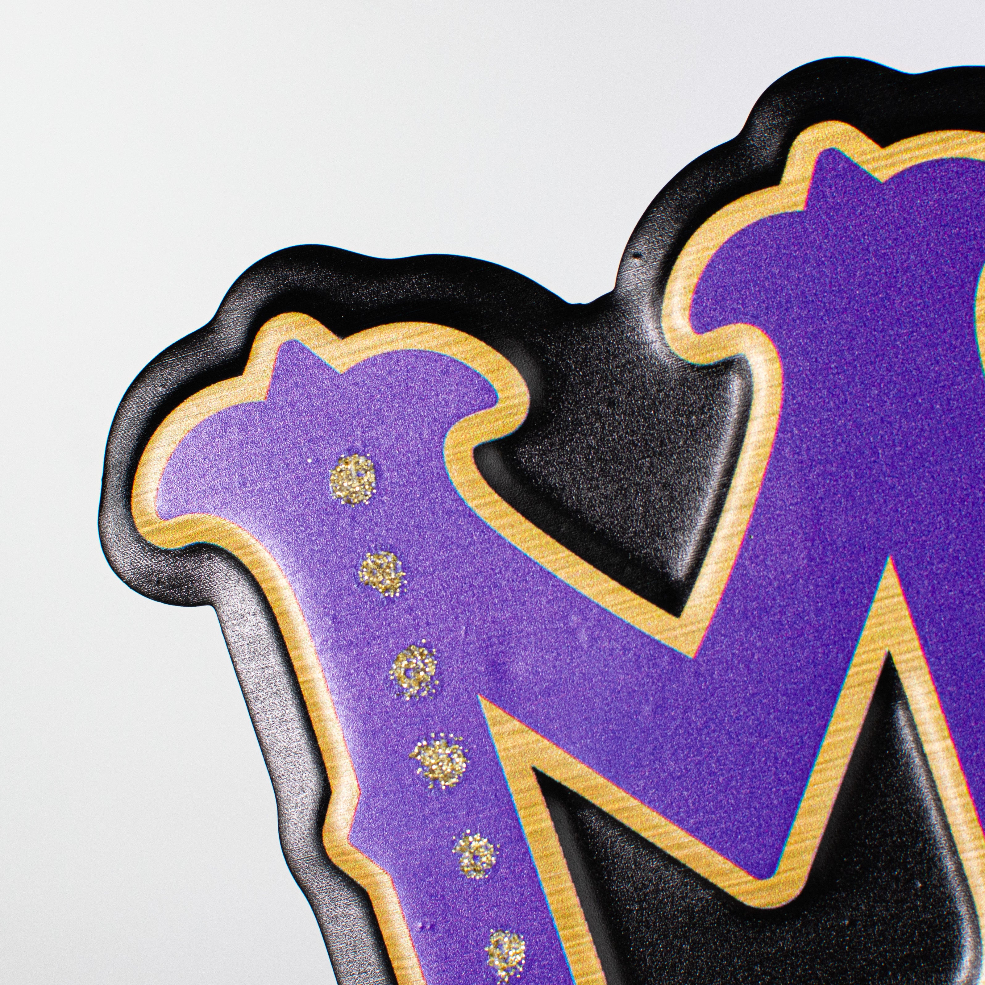 16" Mardi Gras Embossed Metal Hanger: Black, Purple, Green, Gold detail photo 3